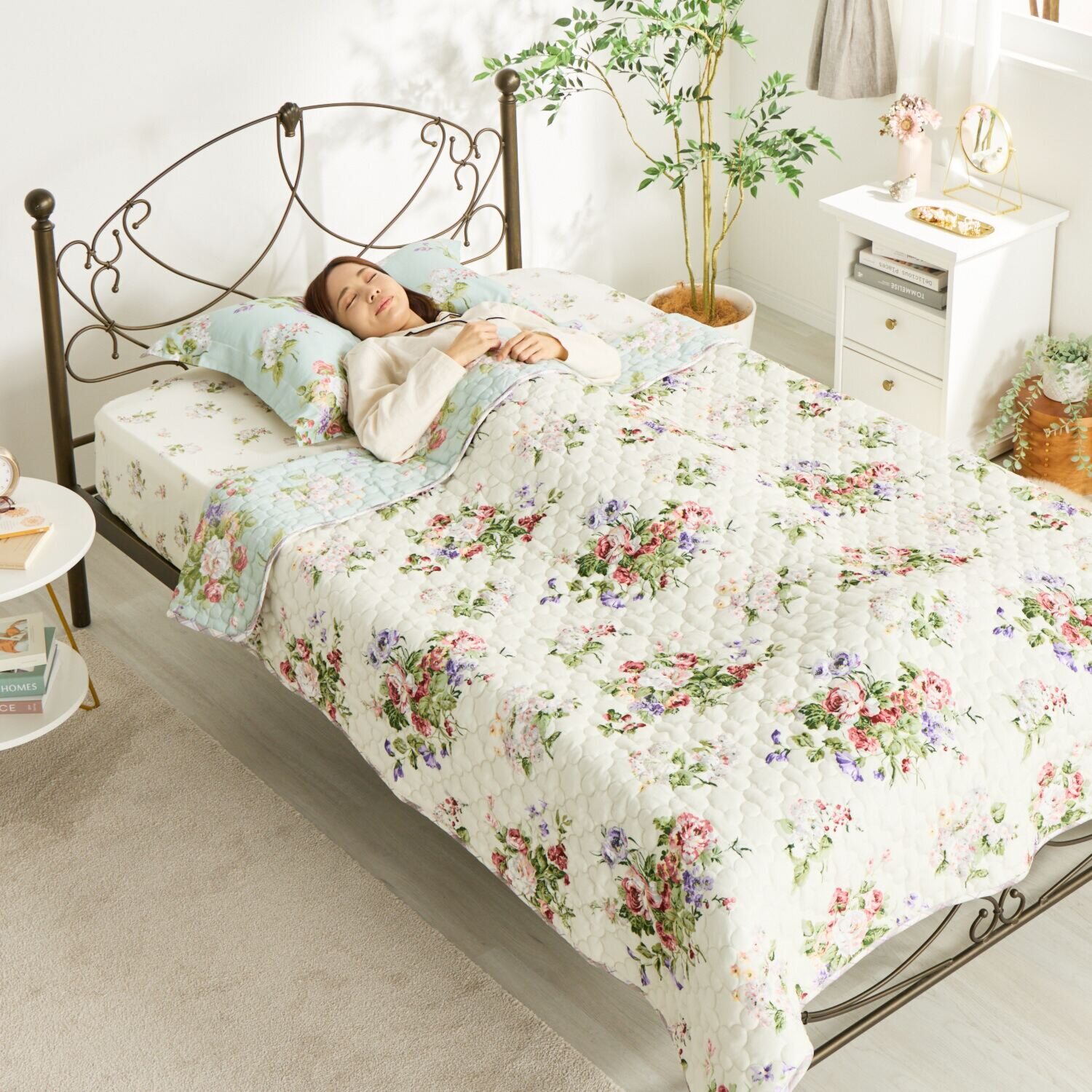 ローラアシュレイ ローズモア キルトマルチカバー ＜１９０×１９０ｃｍ＞