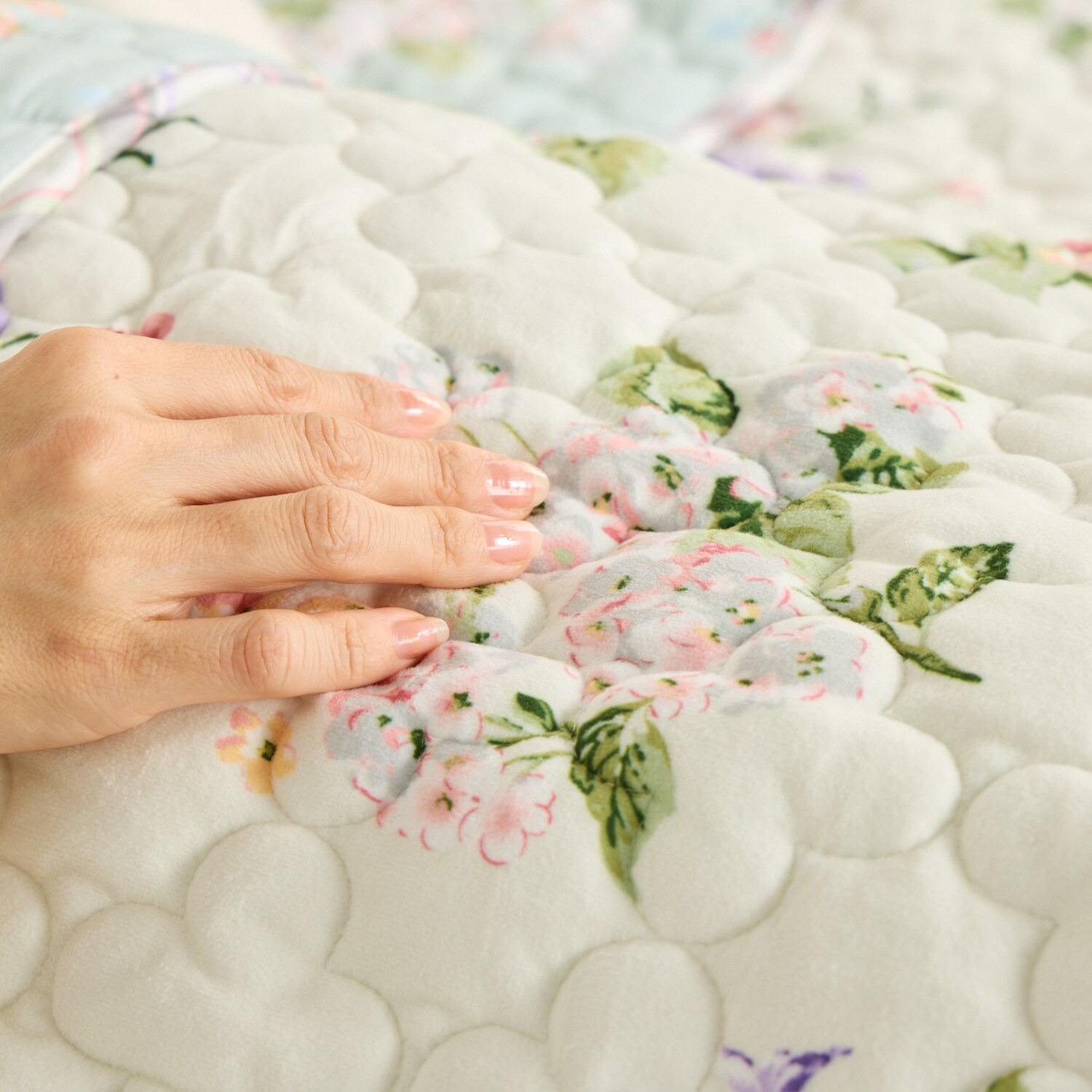 ローラアシュレイ ローズモア キルトマルチカバー ＜１９０×１９０ｃｍ＞