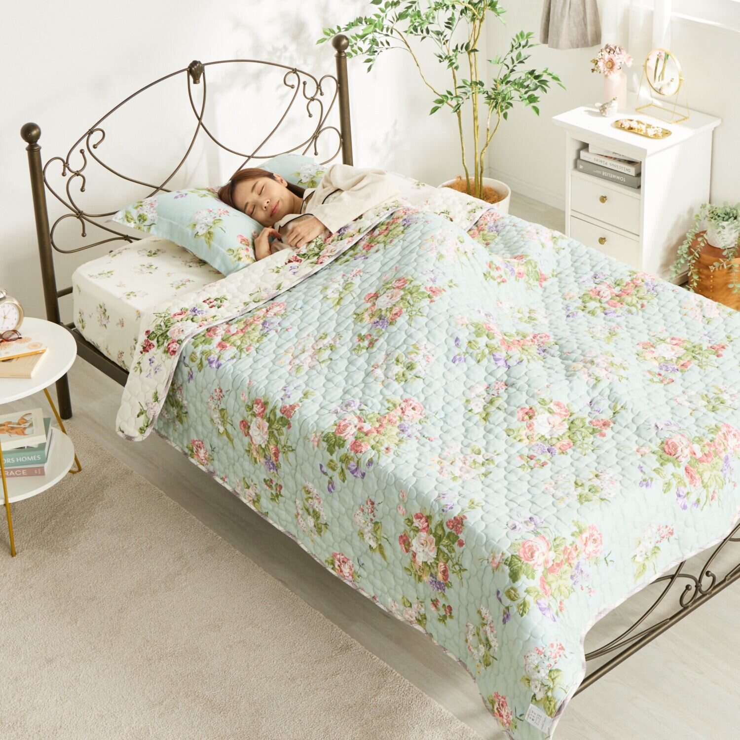 ローラアシュレイ ローズモア キルトマルチカバー ＜１９０×１９０ｃｍ＞