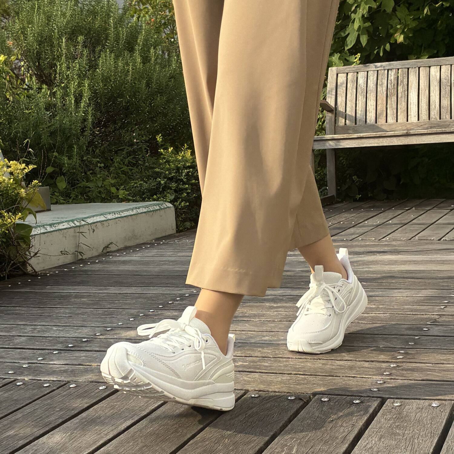 アサヒフットケア 柔らかクッション レースアップ 合皮スニーカー ＜レディース＞