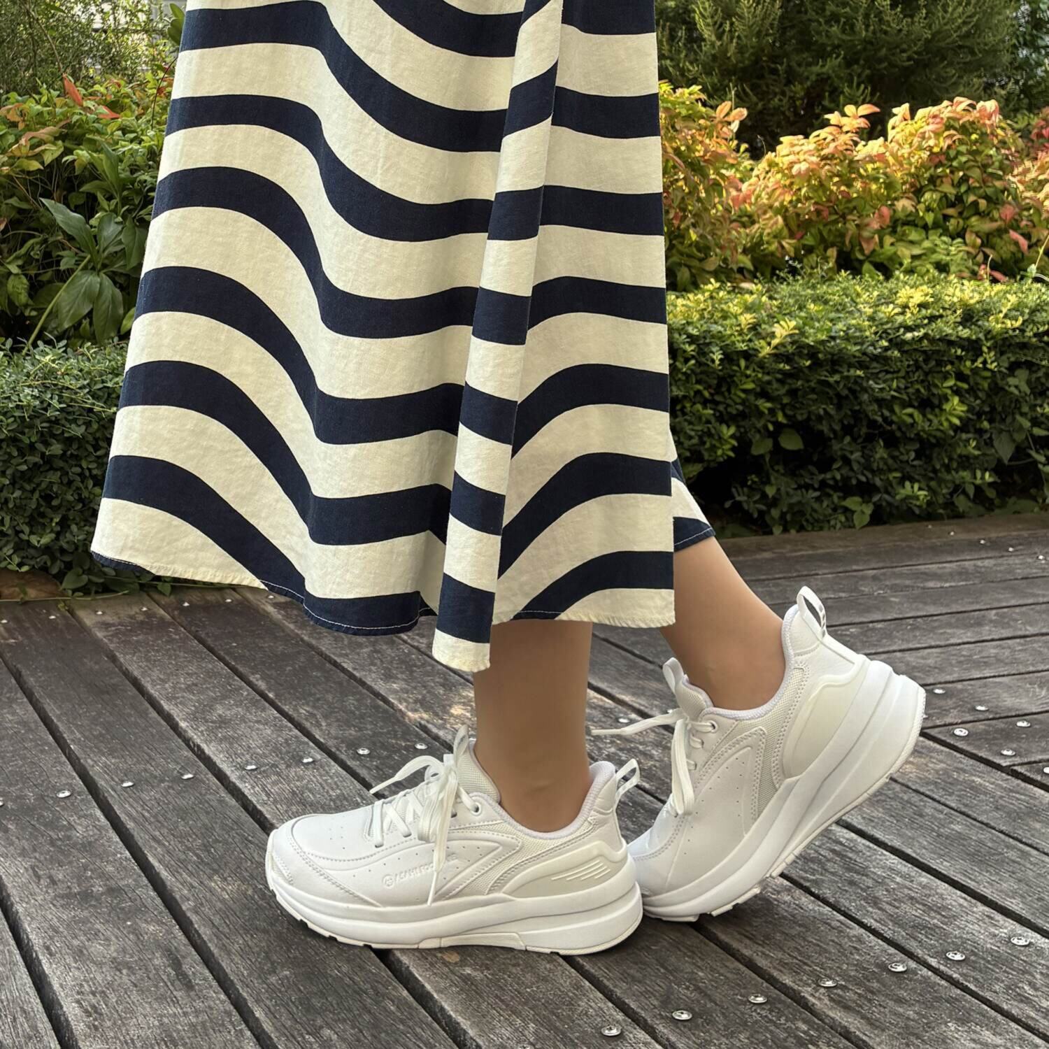 アサヒフットケア 柔らかクッション レースアップ 合皮スニーカー ＜レディース＞