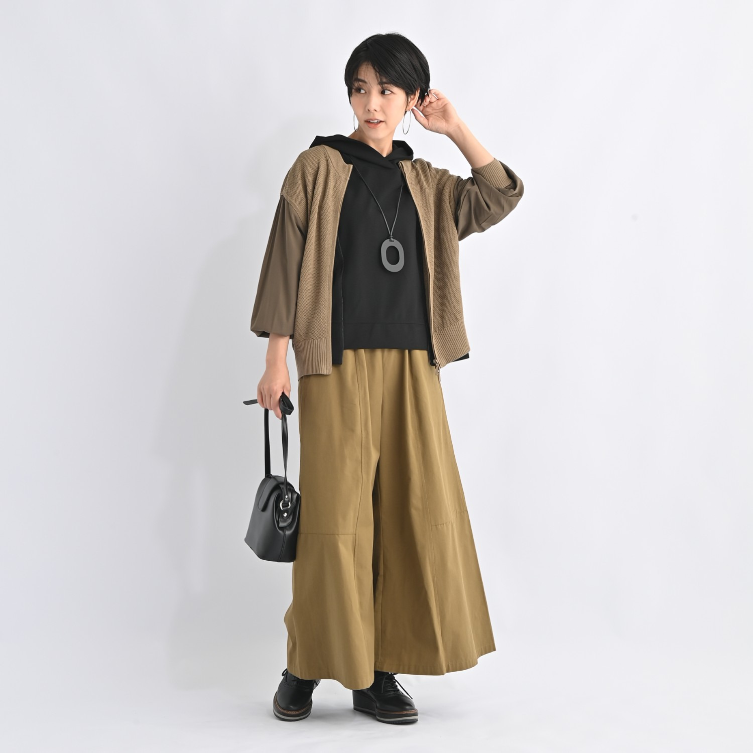 ゼラールスポーツ さっと羽織れておしゃれ！ リネン混タック編 布帛コンビブルゾン