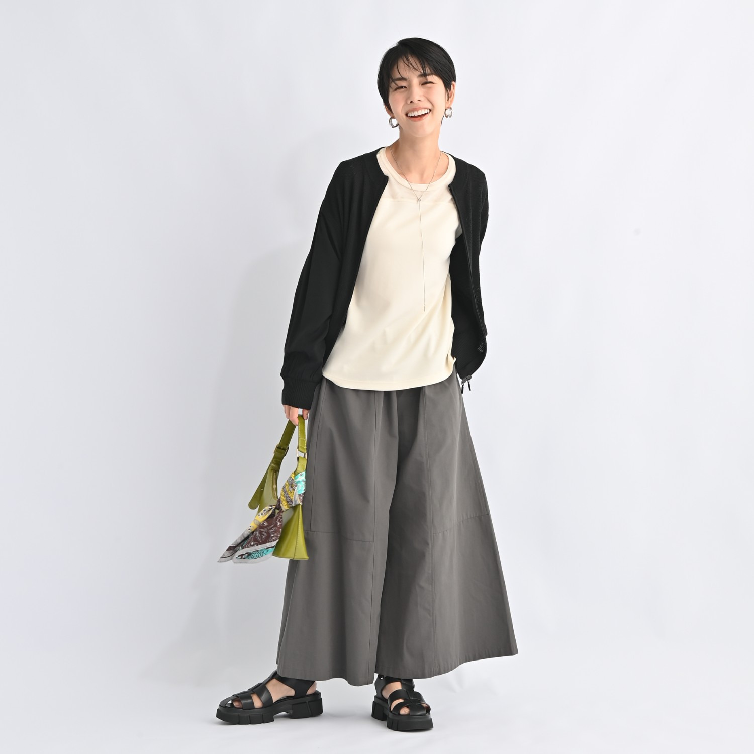 ゼラールスポーツ さっと羽織れておしゃれ！ リネン混タック編 布帛コンビブルゾン