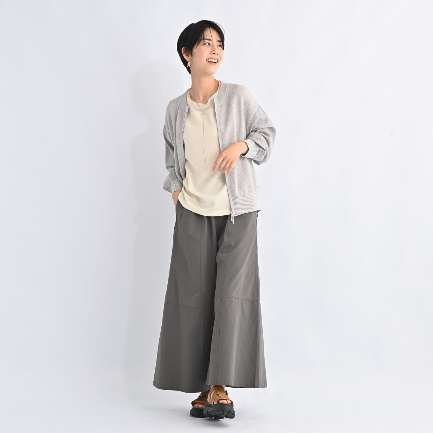 ゼラールスポーツ さっと羽織れておしゃれ！ リネン混タック編 布帛コンビブルゾン