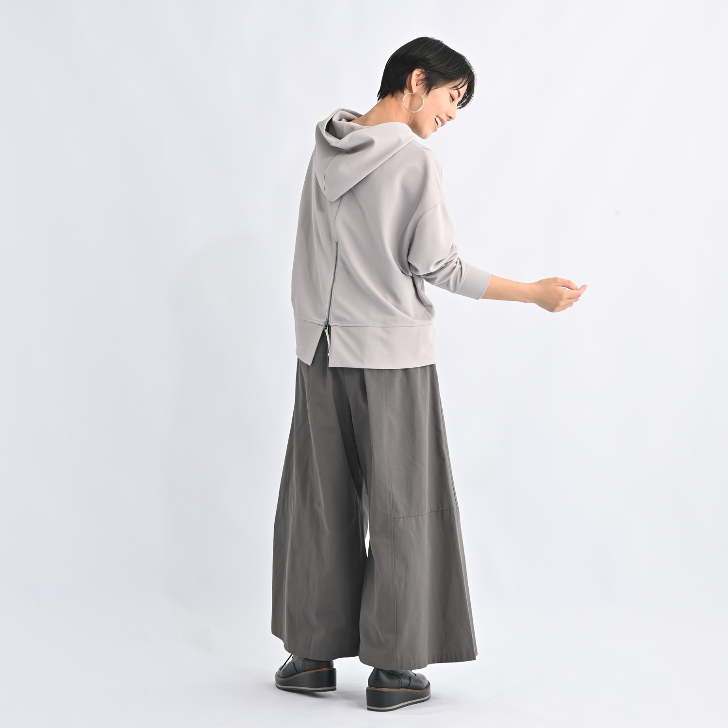 ゼラールスポーツ パイピングアクセント ツイルジャージー きれい見え フーディープルオーバー