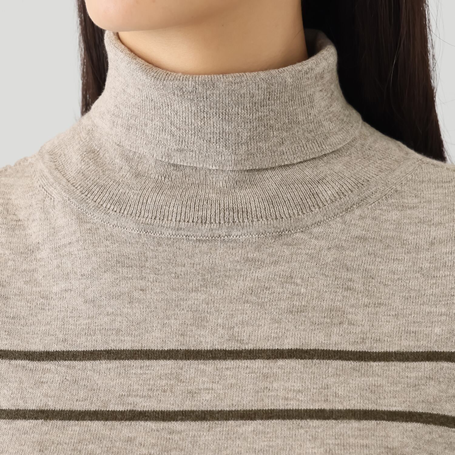 スピンブルー ギザコットンとヤクの 極上ブレンド！ ラグジュアリーニット ハイネックプルオーバー