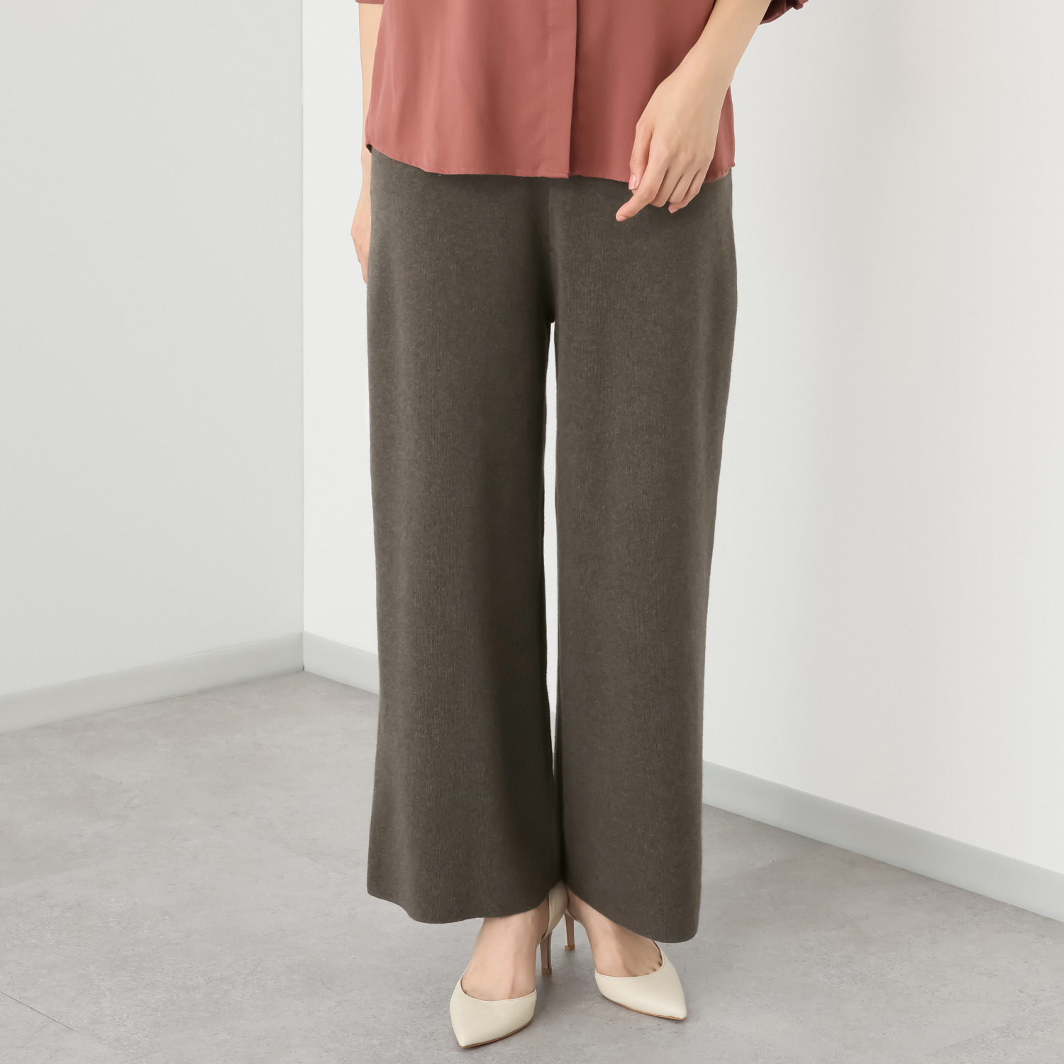 スピンブルー ギザコットンとヤクの 極上ブレンド！ ラグジュアリーニット ワイドパンツ