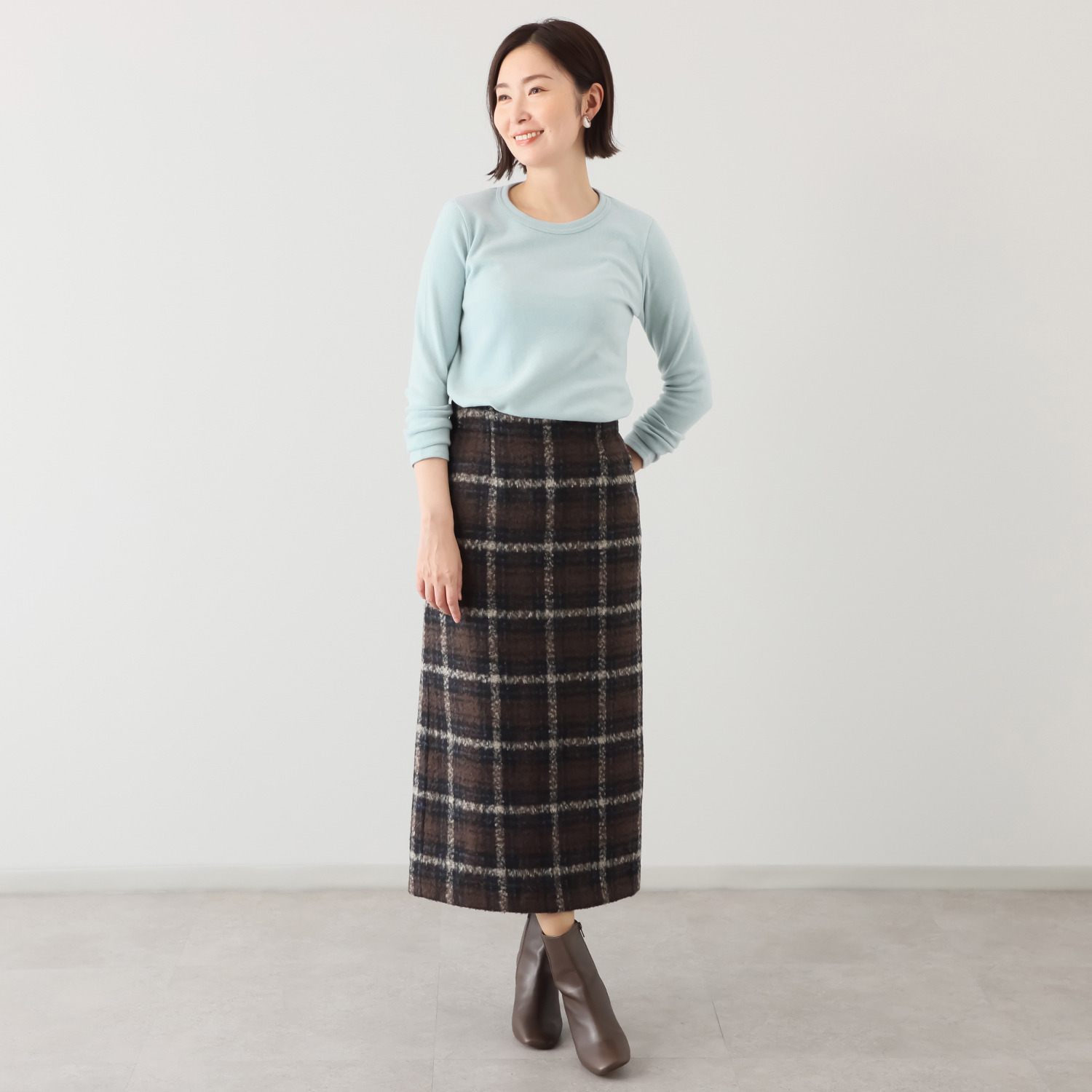 シロヤイチガントウキョウ セルウォーム ストレッチ クルーネックプルオーバー