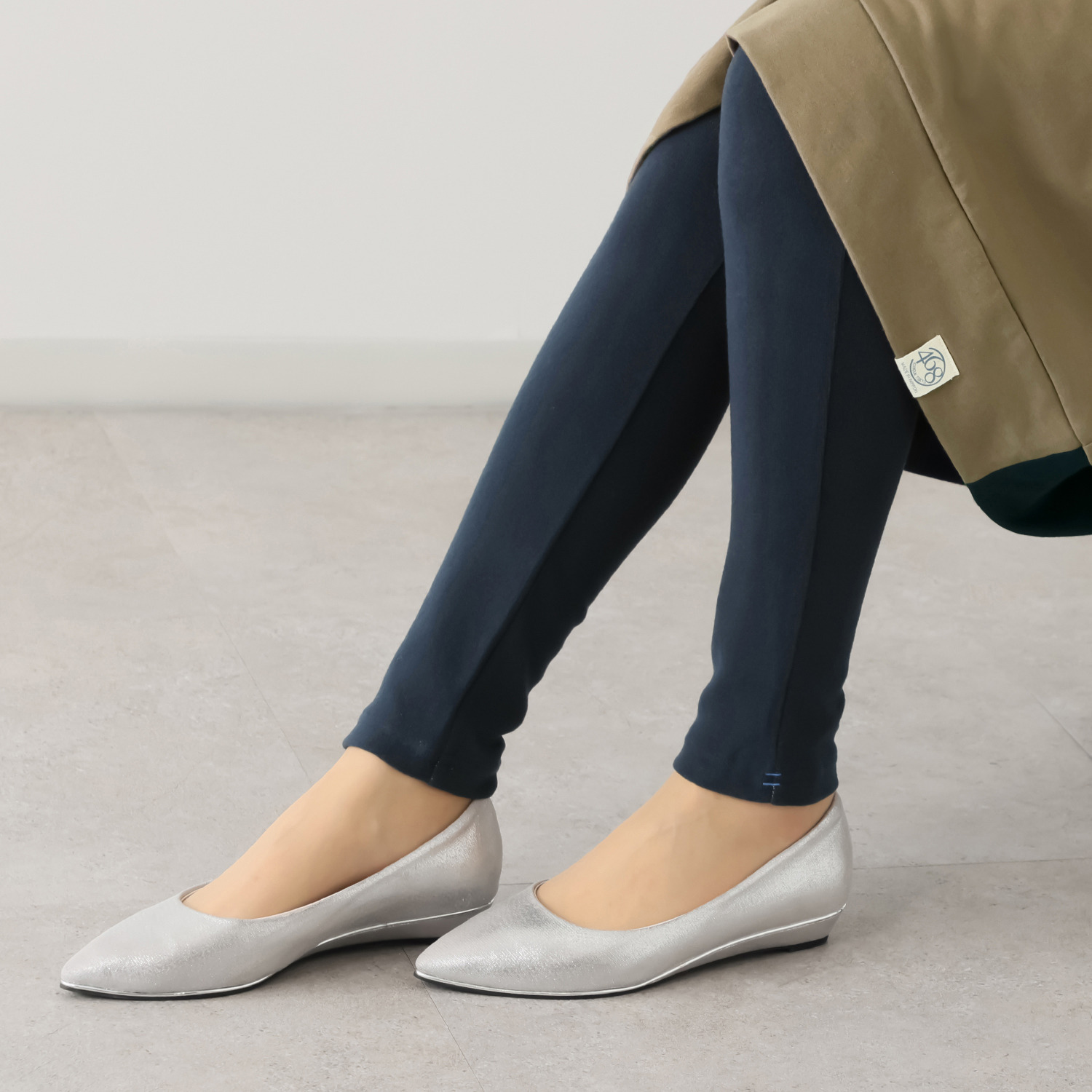 シロヤイチガントウキョウ セルウォーム ストレッチレギンス