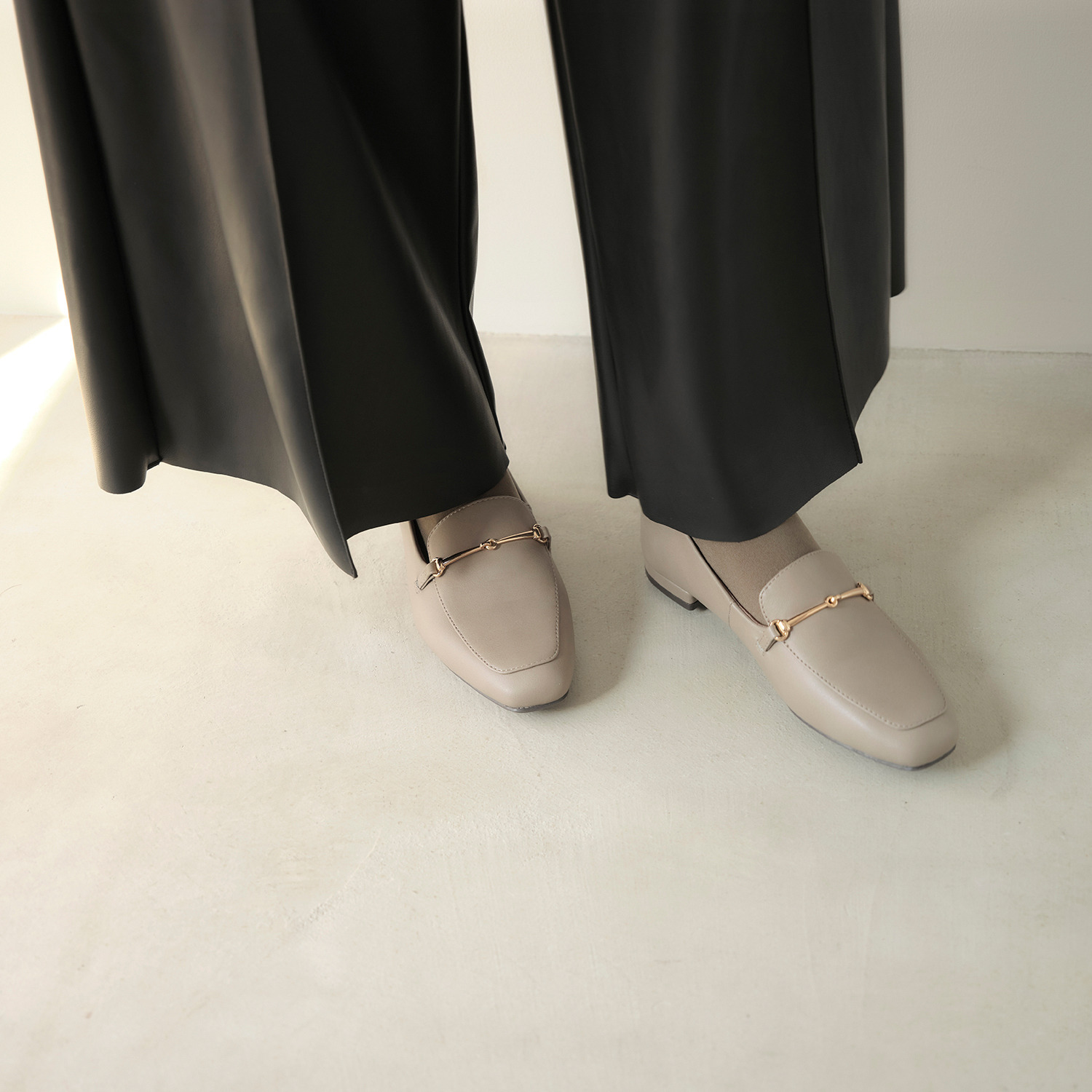 アキュアーズ ゆとり設計で柔らか＆快適 母趾に優しい ビットローファー