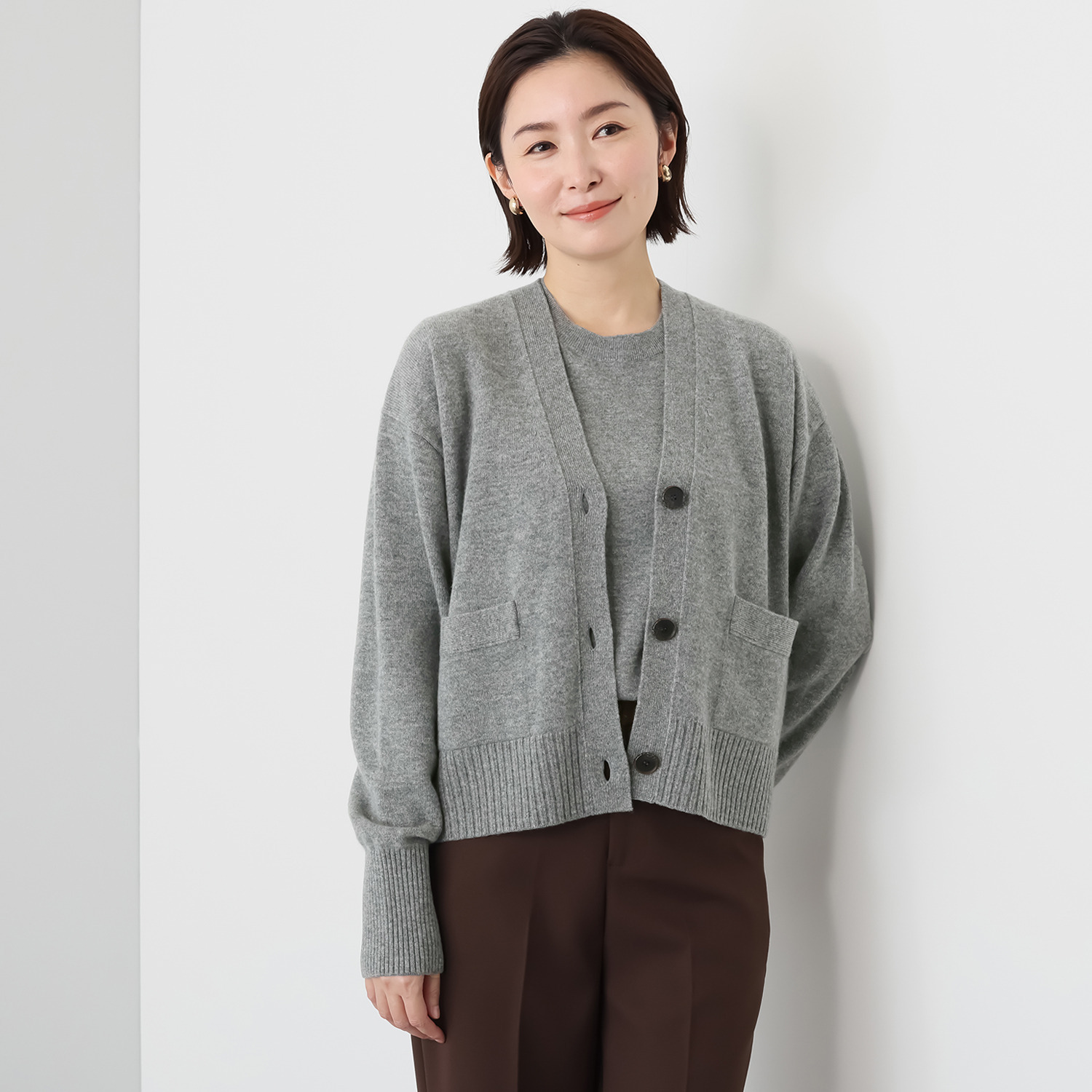 ミア　アミカ イタリア・ カリアッジ社製糸使用 こだわりのウールカシミヤ Ｖネックカーディガン