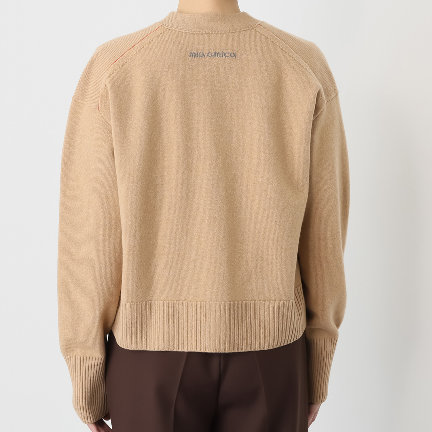 ミア　アミカ イタリア・ カリアッジ社製糸使用 こだわりのウールカシミヤ Ｖネックカーディガン