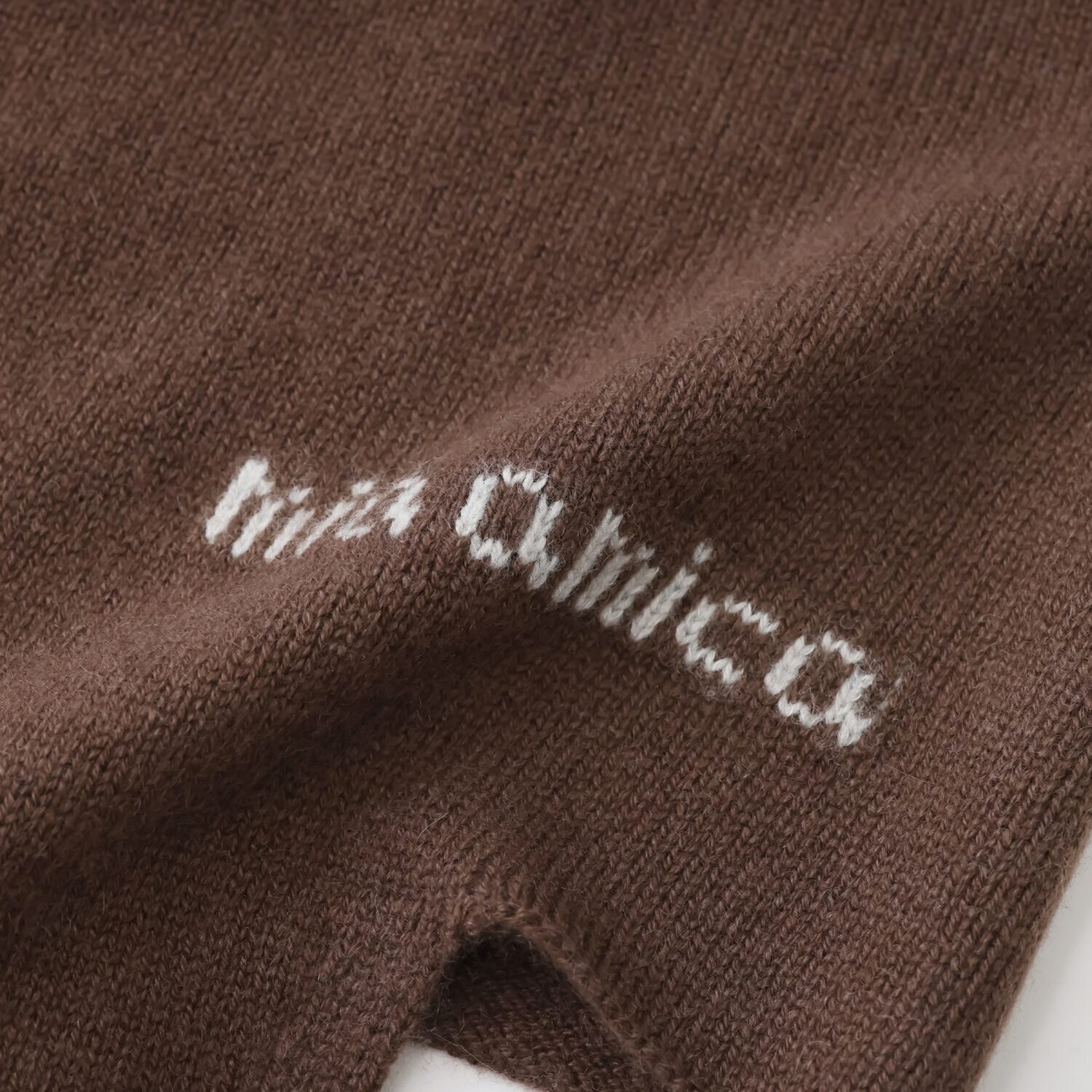 ミア　アミカ イタリア・ カリアッジ社製糸使用 こだわりの カシミヤ１００％ フードモフ