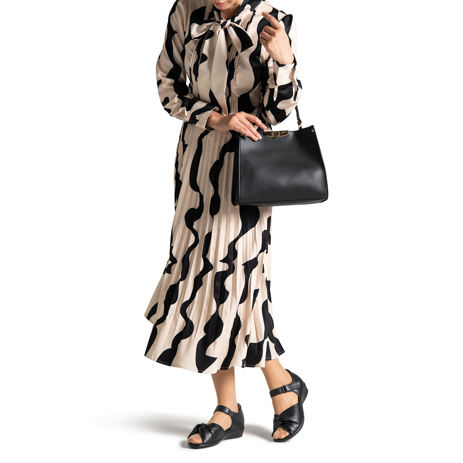 アーチフィッター 足裏の３点アーチを 正しい位置でサポート！ ふんわり　オープントゥパンプス　１４０