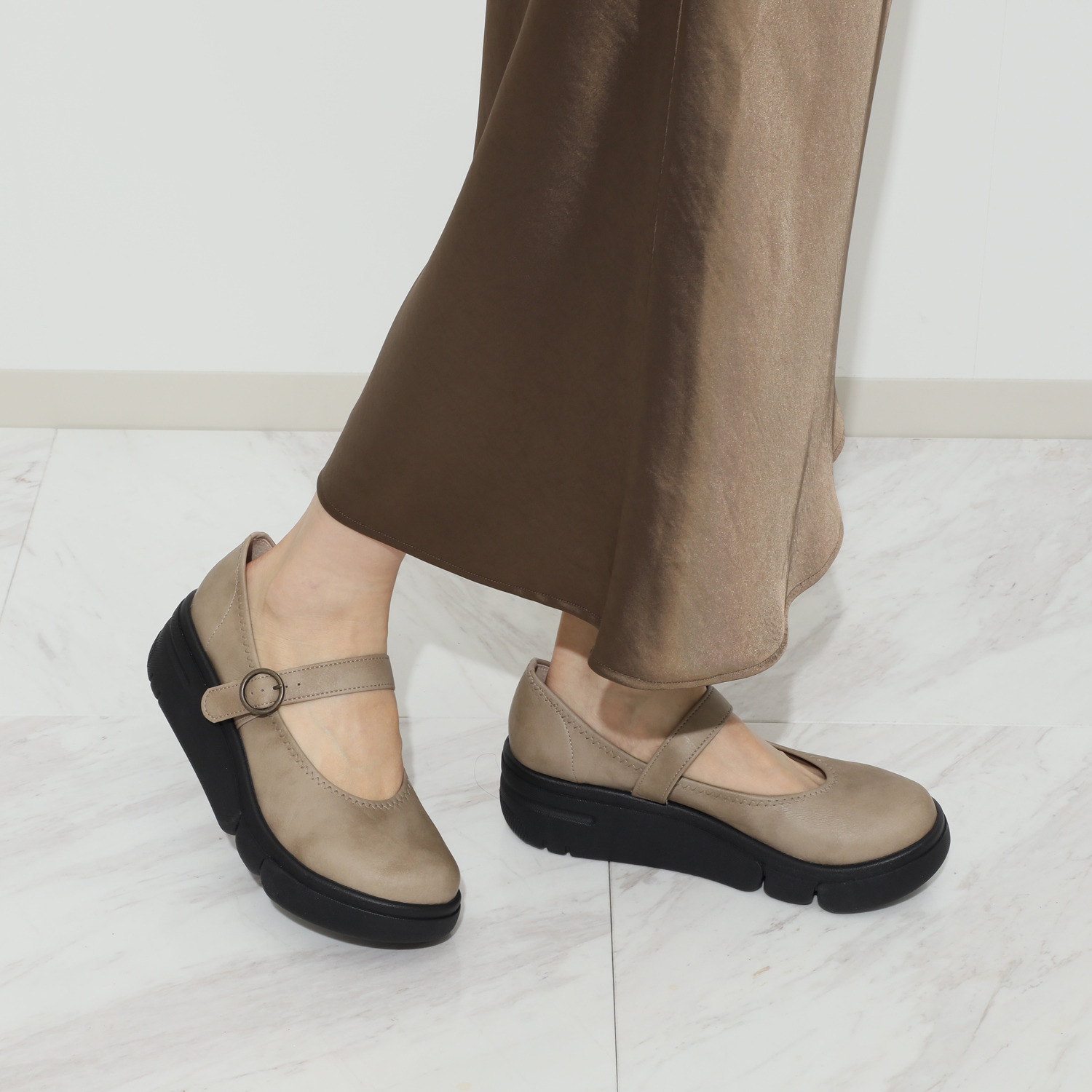 リゲッタ 日本製 アーチサポート ルーペインソール 厚底軽量 ストラップパンプス