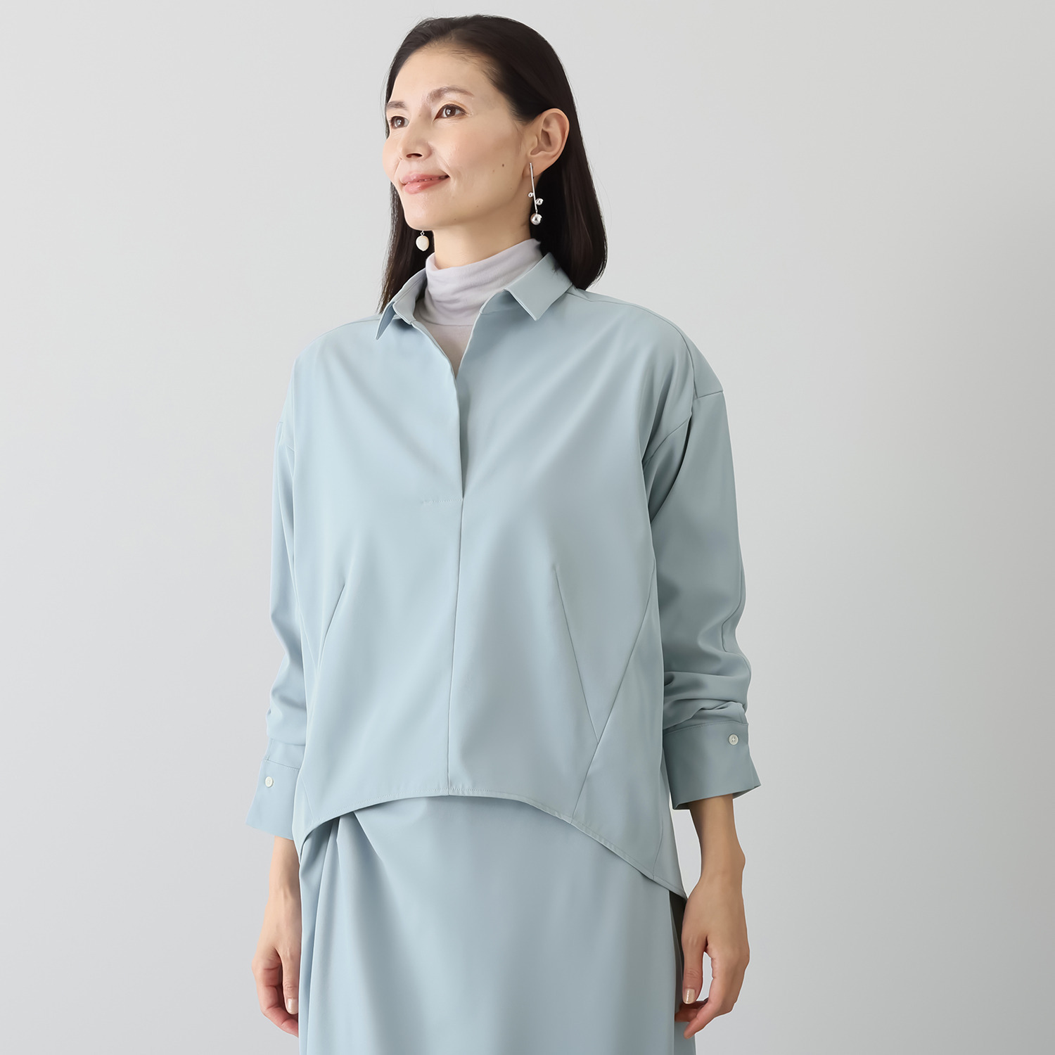 ヤエアジュテ １枚着でも、重ね着でも フォルムが映える スッキリ上品見えブラウス