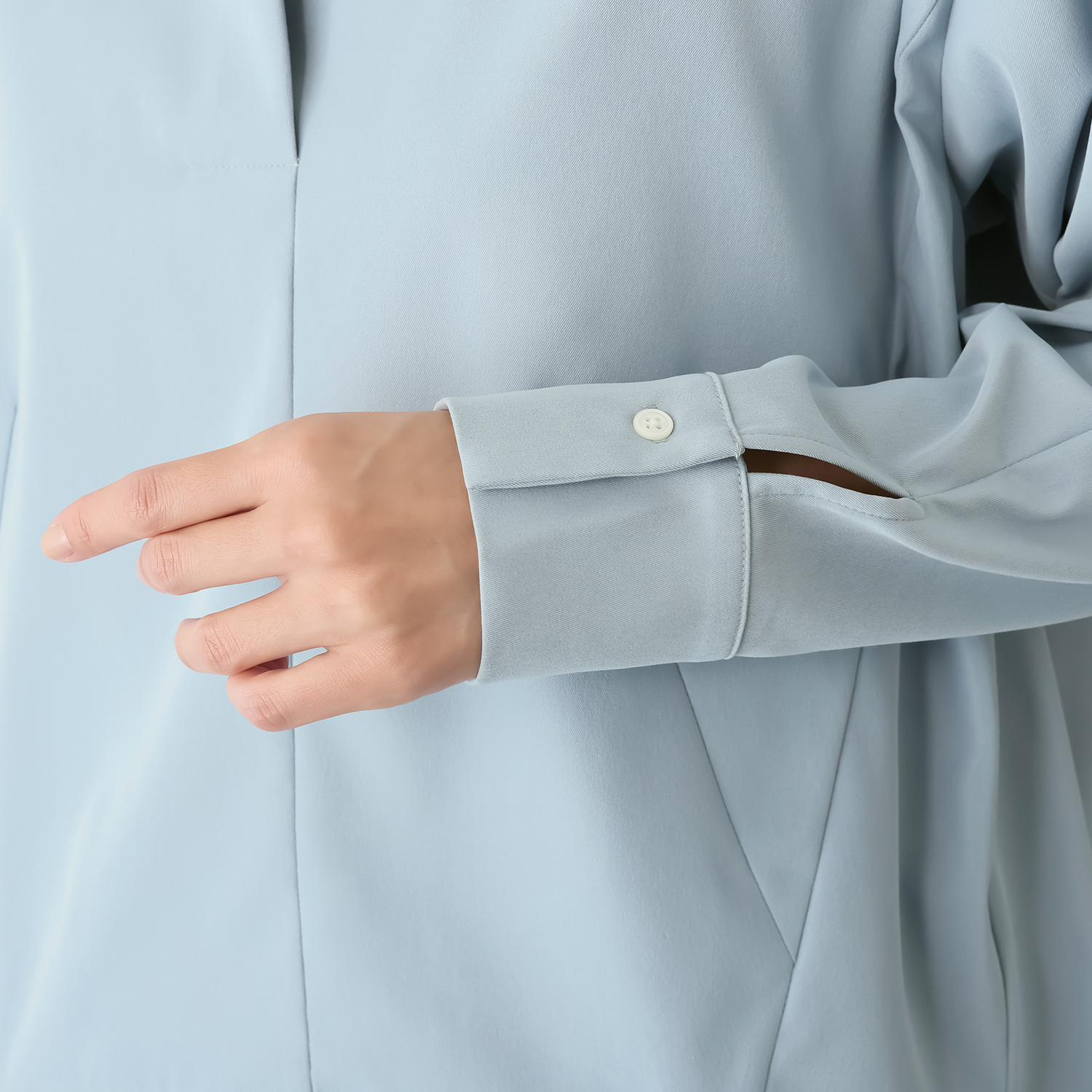 ヤエアジュテ １枚着でも、重ね着でも フォルムが映える スッキリ上品見えブラウス