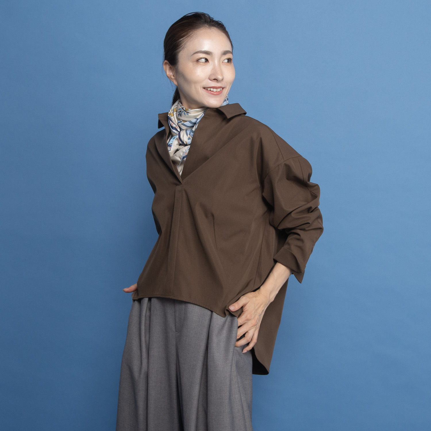 ヤエアジュテ １枚着でも、重ね着でも フォルムが映える スッキリ上品見えブラウス