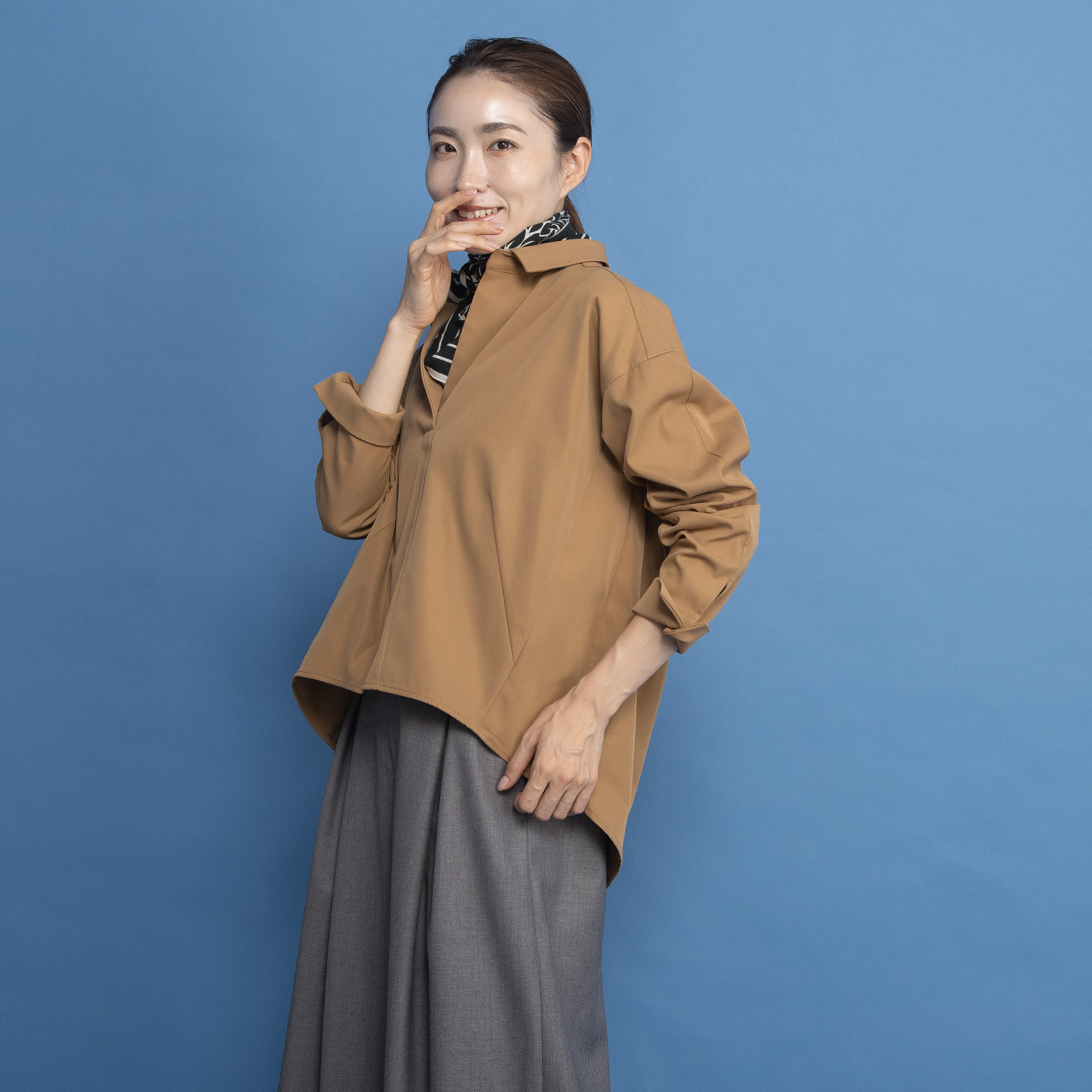 ヤエアジュテ １枚着でも、重ね着でも フォルムが映える スッキリ上品見えブラウス