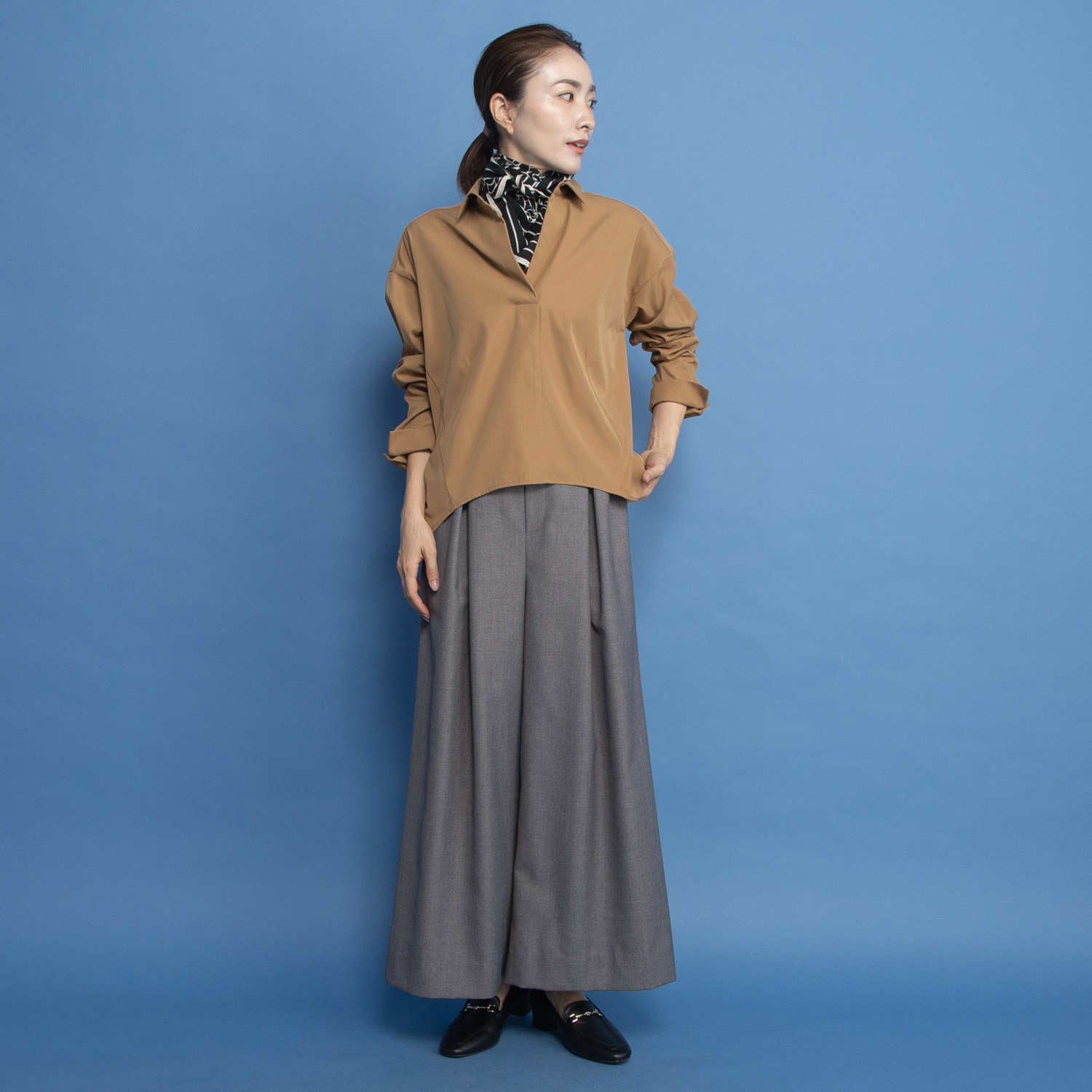 ヤエアジュテ １枚着でも、重ね着でも フォルムが映える スッキリ上品見えブラウス