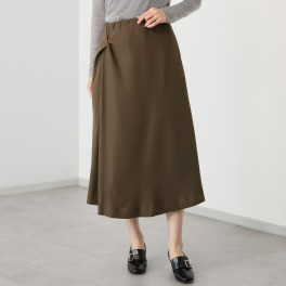 ヤエアジュテ アシンメトリーでモードを フレアーで優雅に はき心地やさしい ドレープデザインスカート