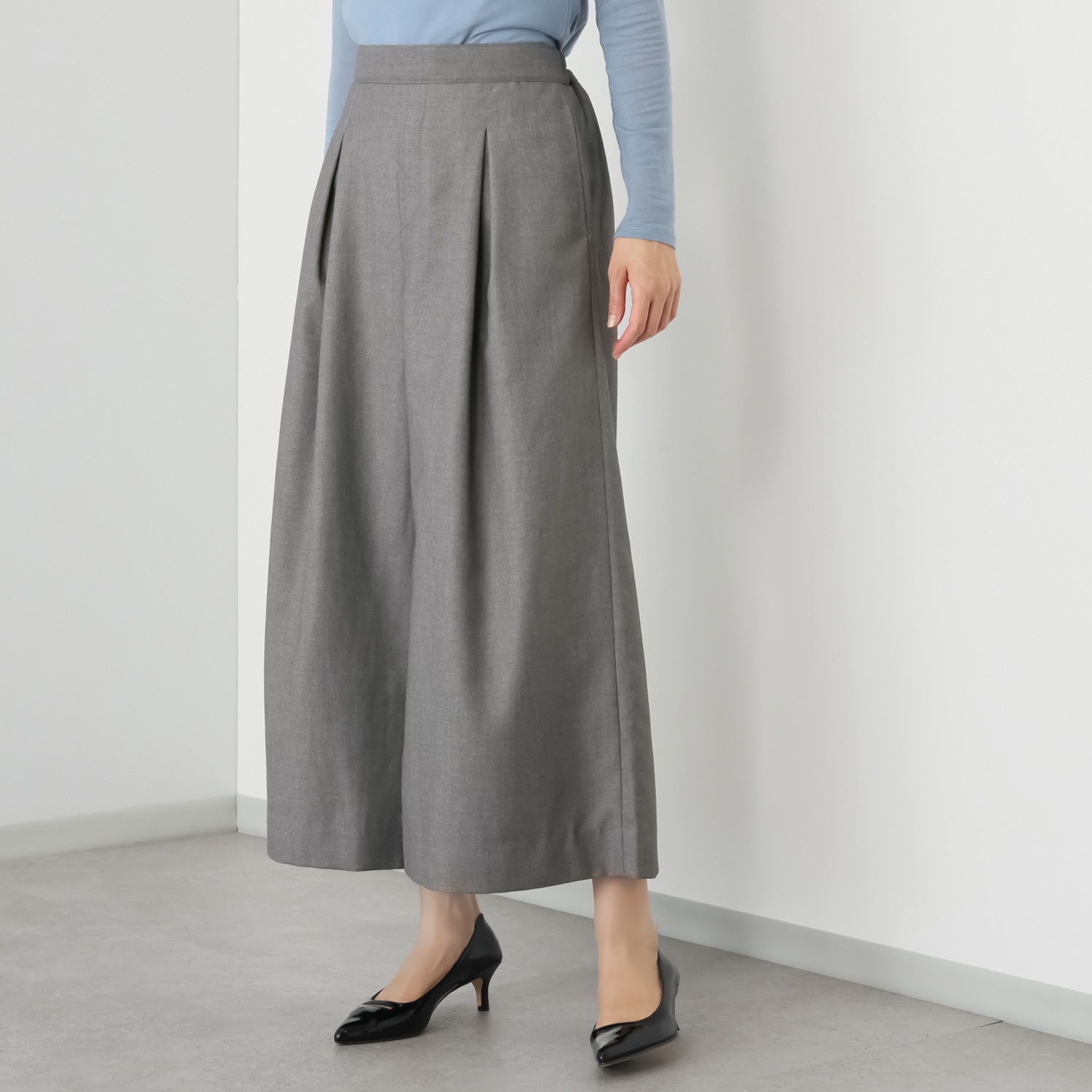 ヤエアジュテ スタイルアップと スタイリングアップを 楽して叶える タックワイドパンツ