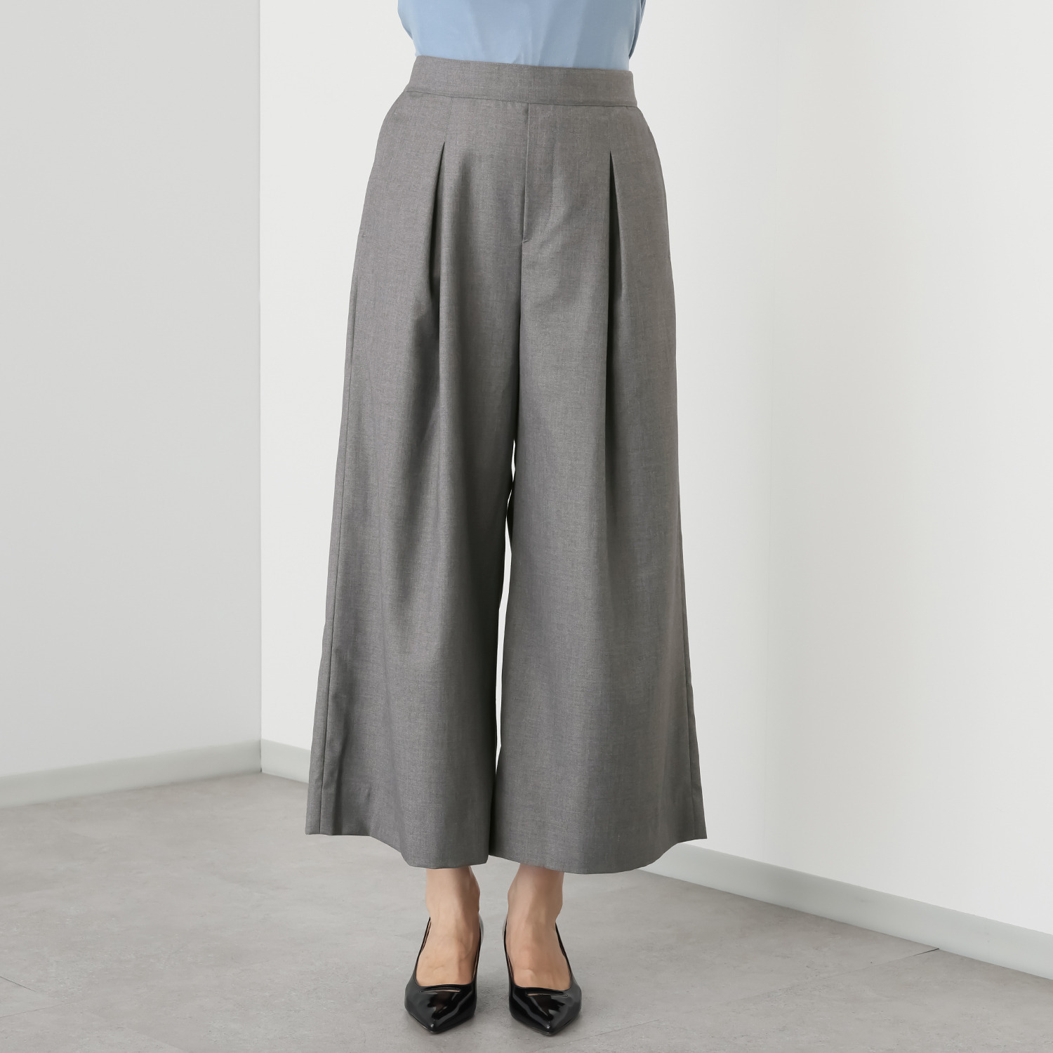 ヤエアジュテ スタイルアップと スタイリングアップを 楽して叶える タックワイドパンツ
