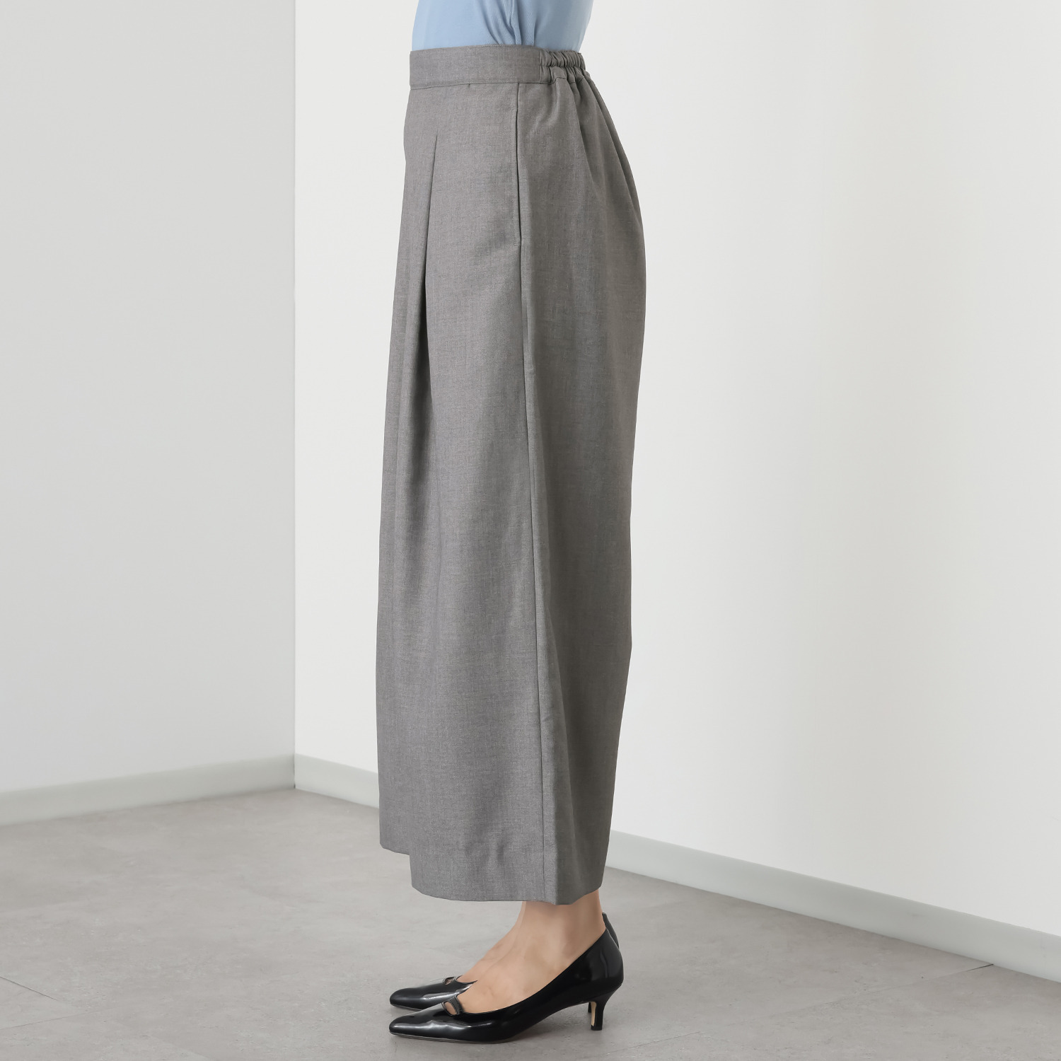 ヤエアジュテ スタイルアップと スタイリングアップを 楽して叶える タックワイドパンツ
