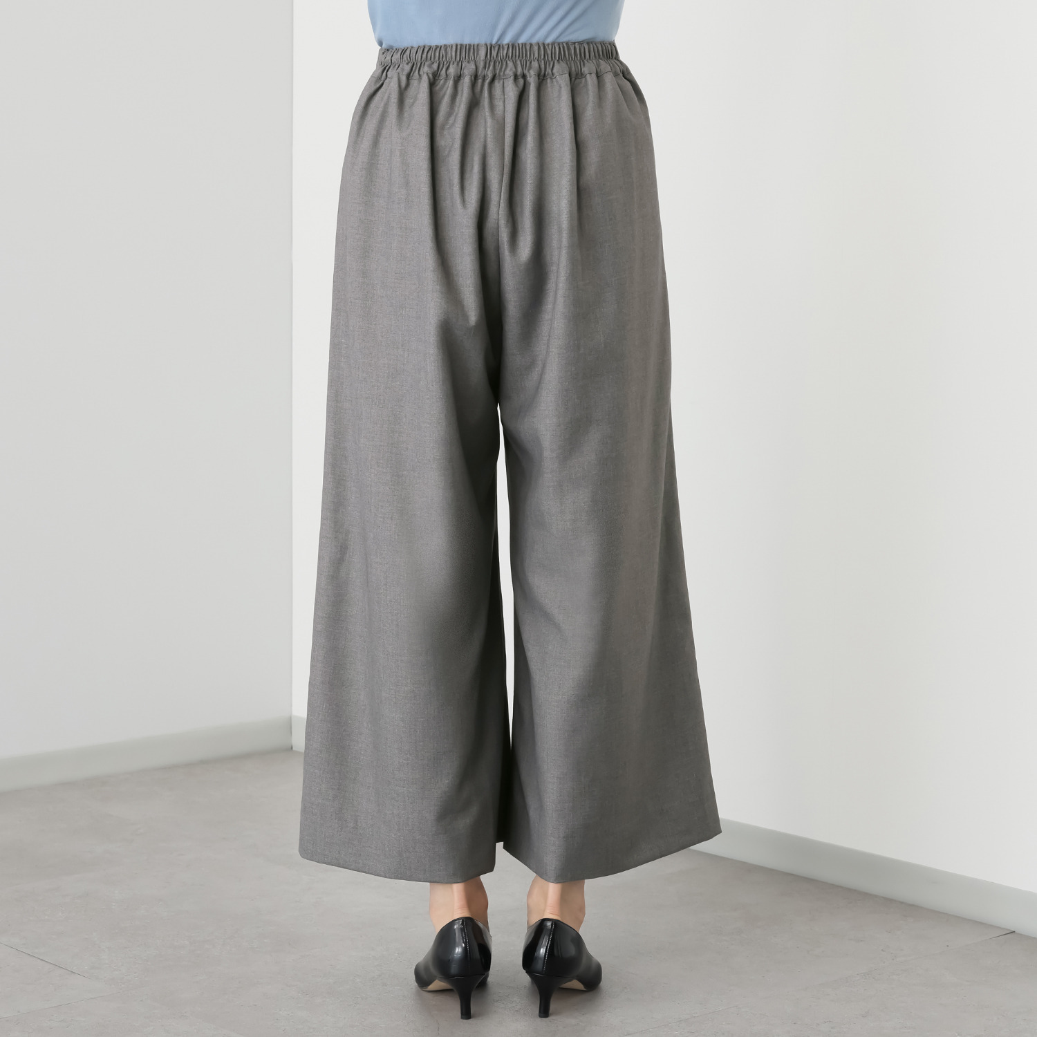 ヤエアジュテ スタイルアップと スタイリングアップを 楽して叶える タックワイドパンツ