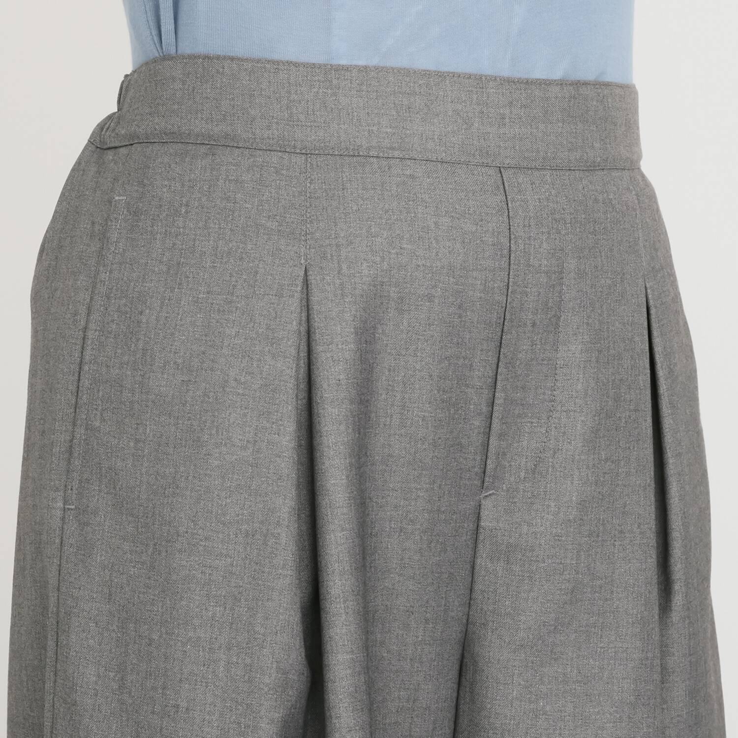 ヤエアジュテ スタイルアップと スタイリングアップを 楽して叶える タックワイドパンツ