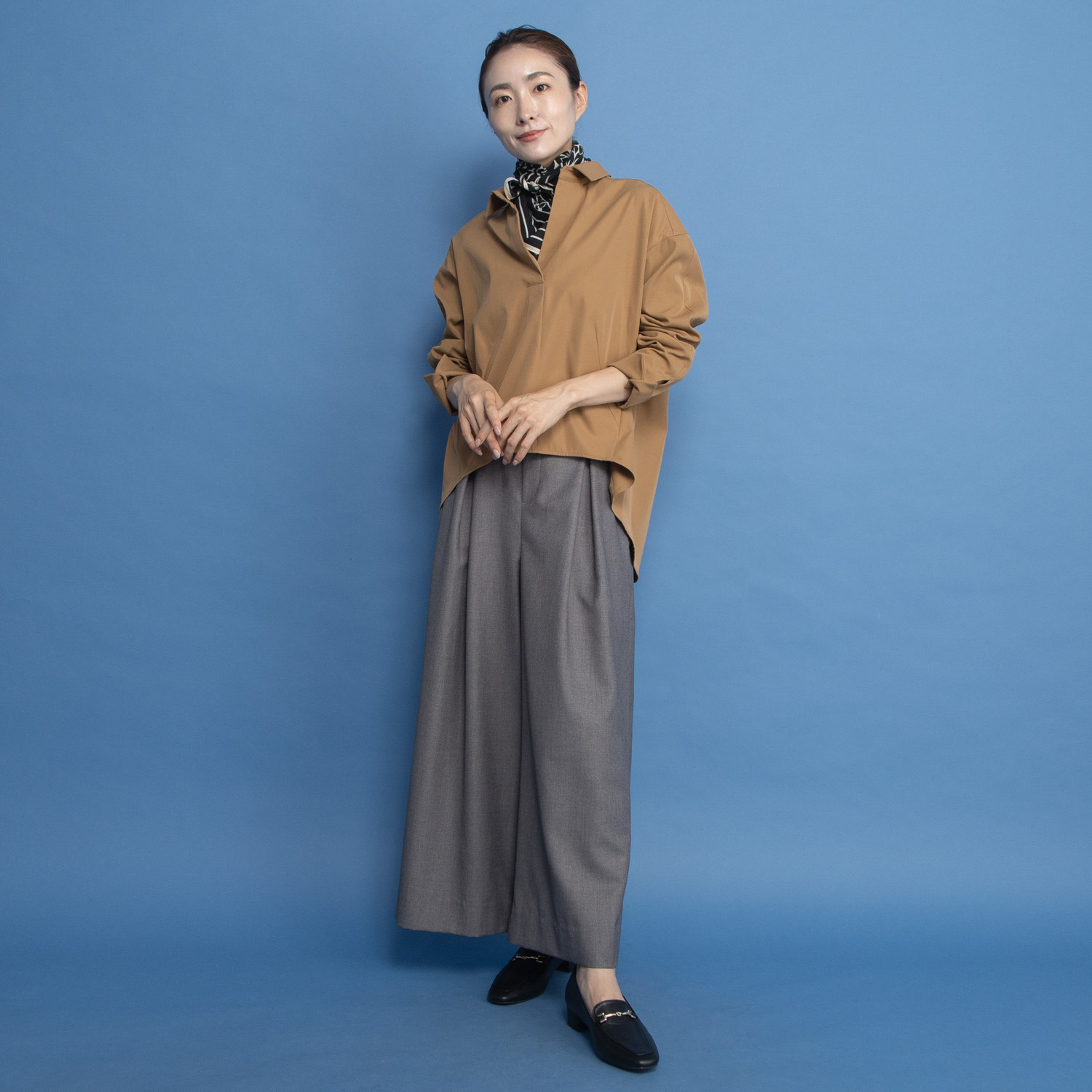 ヤエアジュテ スタイルアップと スタイリングアップを 楽して叶える タックワイドパンツ