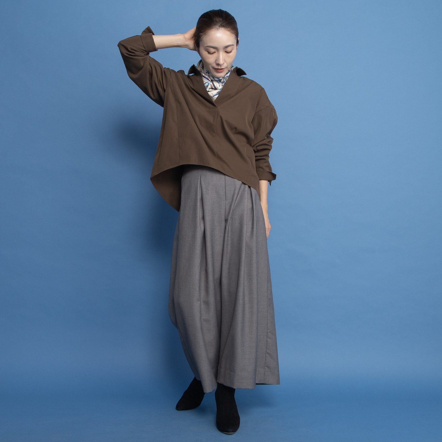 ヤエアジュテ スタイルアップと スタイリングアップを 楽して叶える タックワイドパンツ