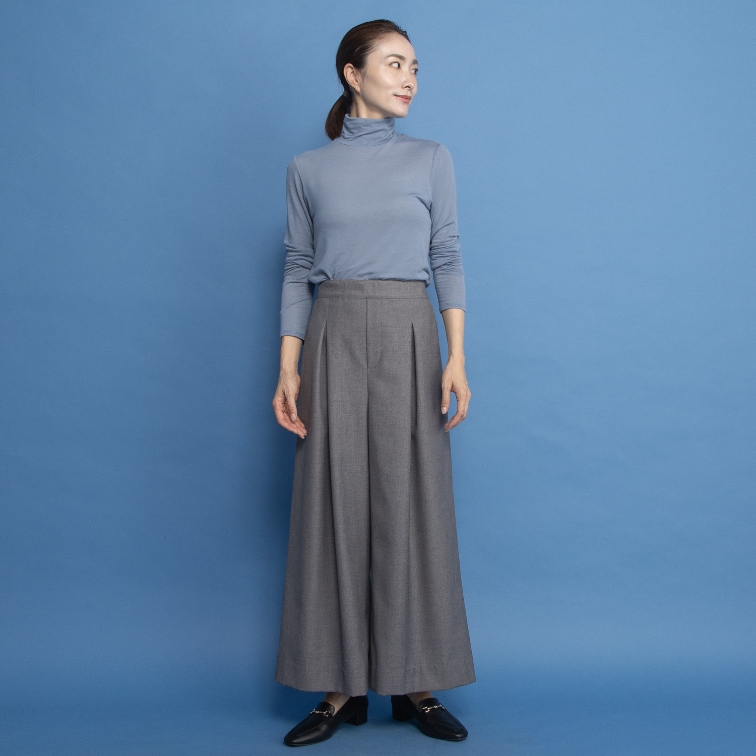 ヤエアジュテ スタイルアップと スタイリングアップを 楽して叶える タックワイドパンツ