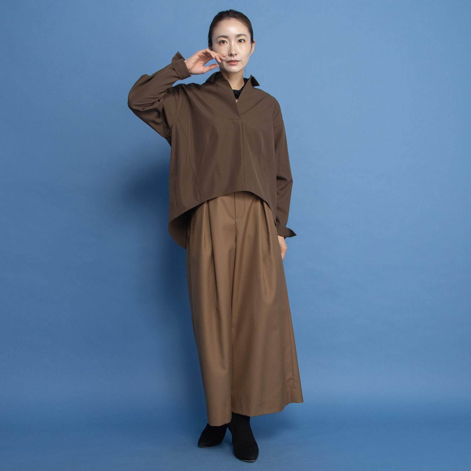 ヤエアジュテ スタイルアップと スタイリングアップを 楽して叶える タックワイドパンツ