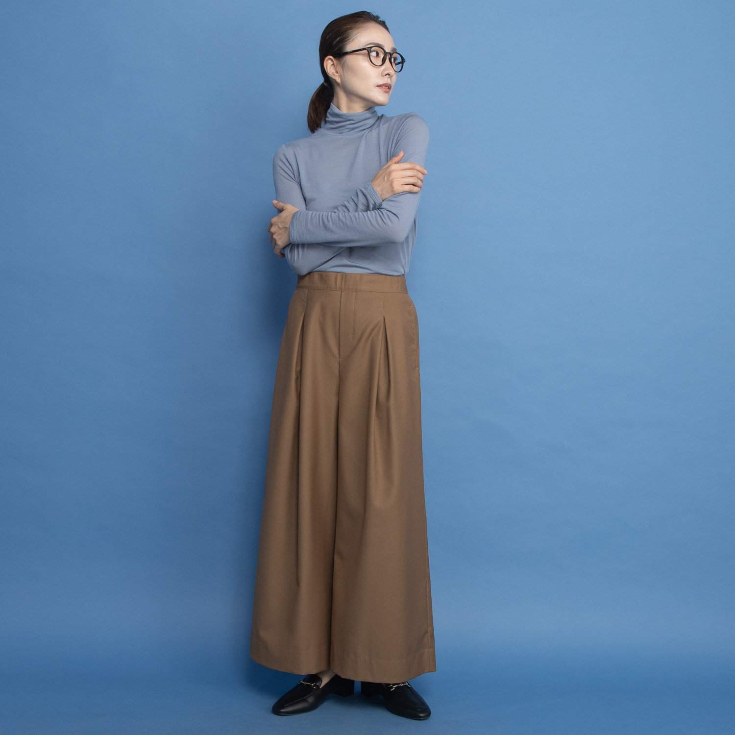 ヤエアジュテ スタイルアップと スタイリングアップを 楽して叶える タックワイドパンツ