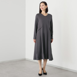 ヤエアジュテ モードなデザインを 上品に装う ヤエコワンピース