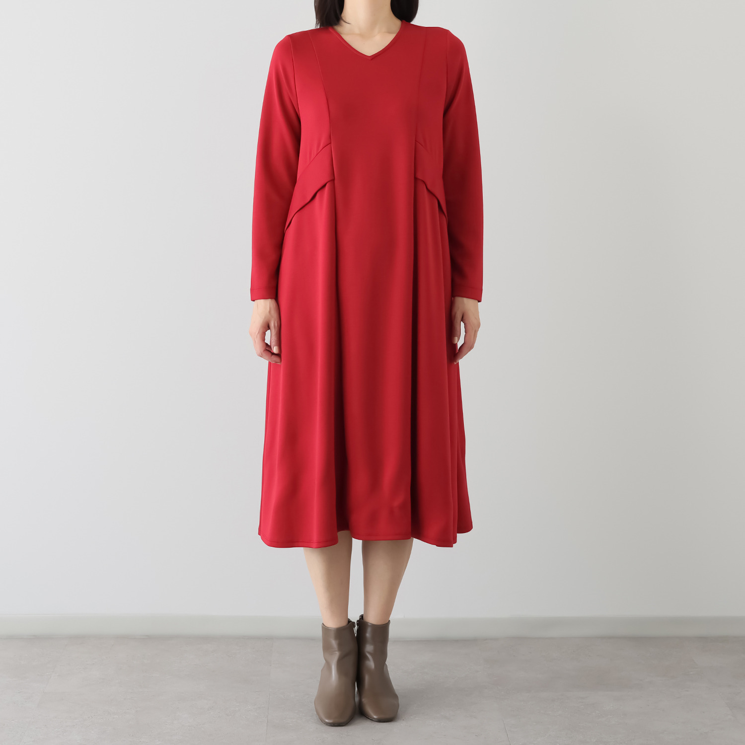 ヤエアジュテ モードなデザインを 上品に装う ヤエコワンピース