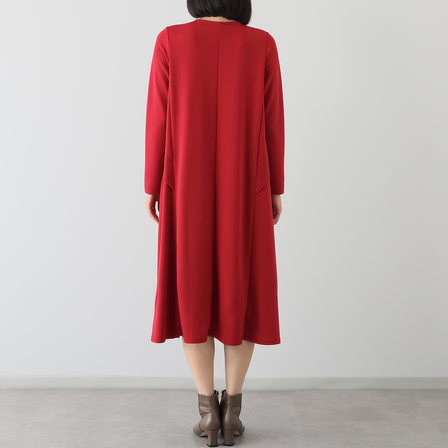 ヤエアジュテ モードなデザインを 上品に装う ヤエコワンピース