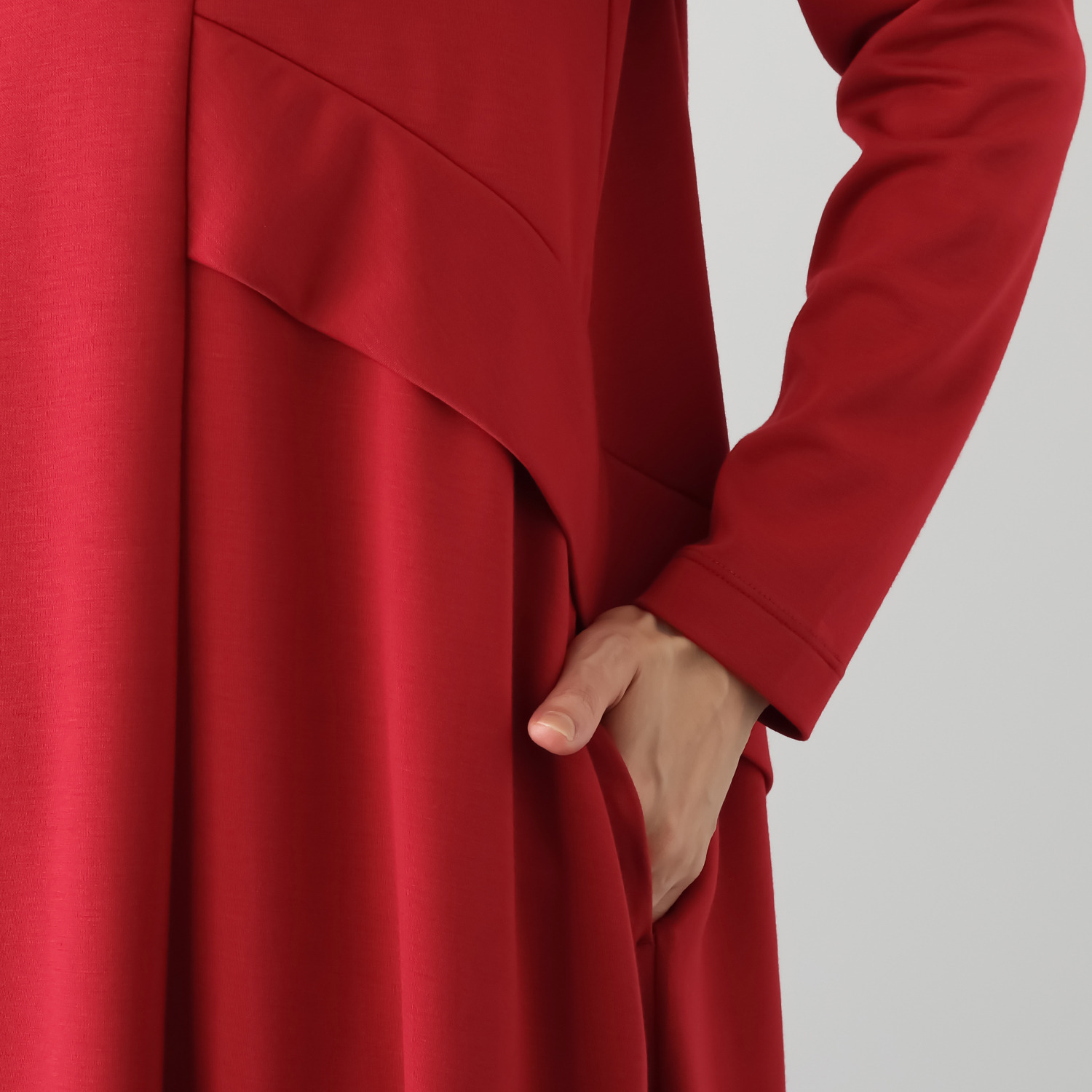 ヤエアジュテ モードなデザインを 上品に装う ヤエコワンピース