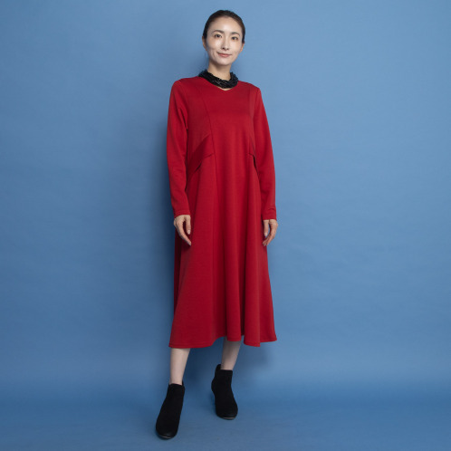 ヤエアジュテ　モードなデザインを　上品に装う　ヤエコワンピース