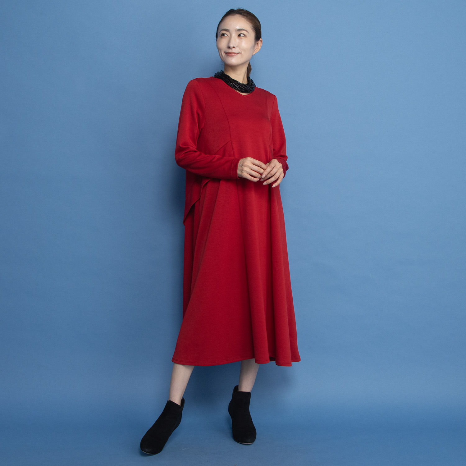 ヤエアジュテ モードなデザインを 上品に装う ヤエコワンピース