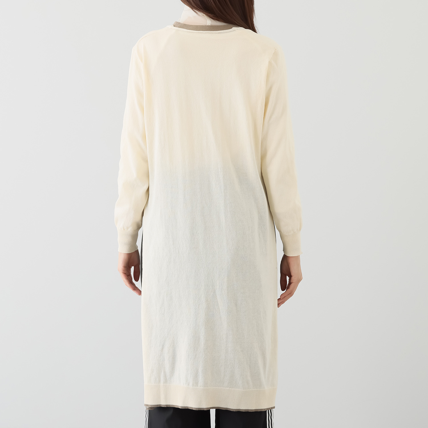 ウノ・ウノ・ドゥーエ コーデにスパイスを！ 前後差ヘムデザイン ラインアクセント カーディガン