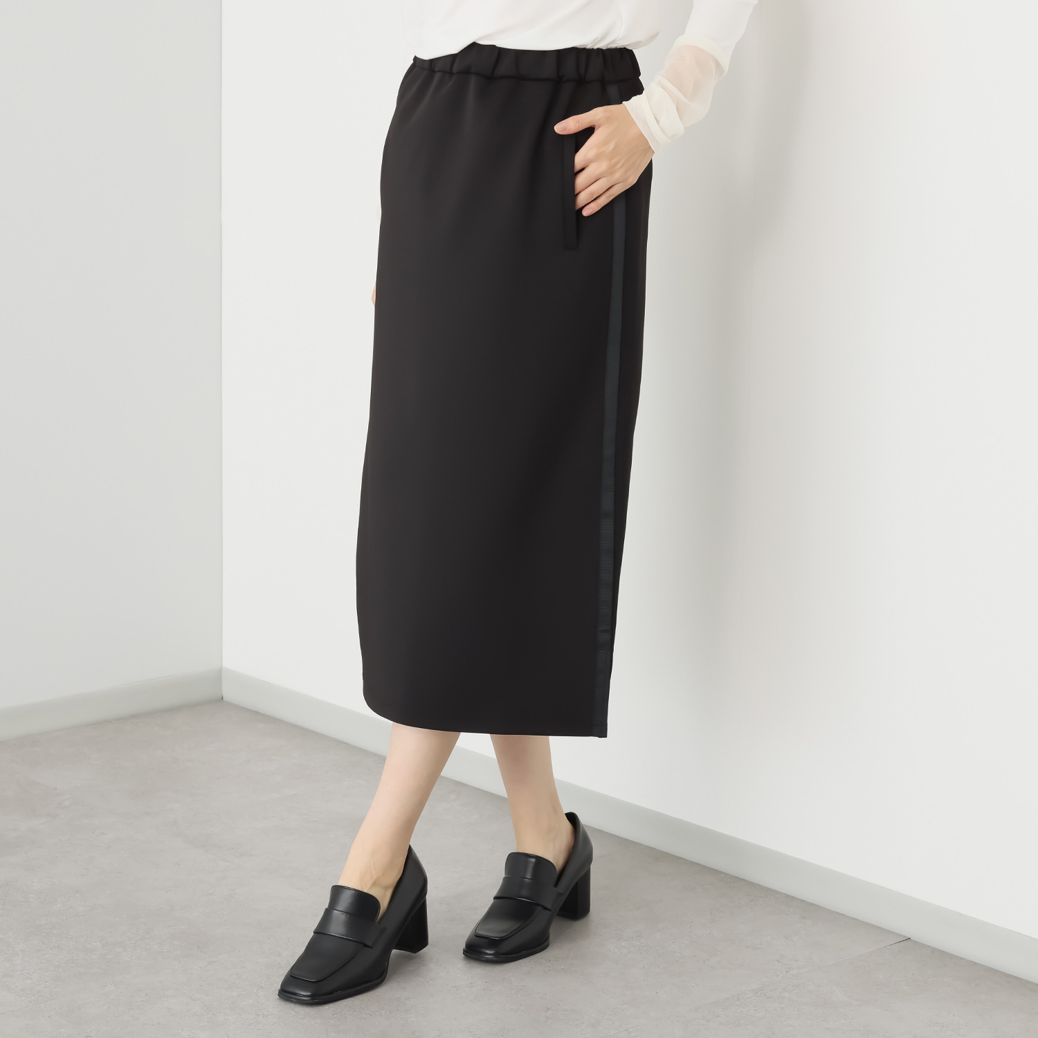 ウノ・ウノ・ドゥーエ もっちりポンチ ラインアクセント スカート