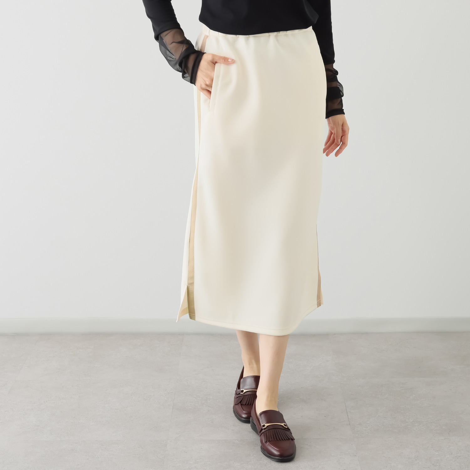 ウノ・ウノ・ドゥーエ もっちりポンチ ラインアクセント スカート