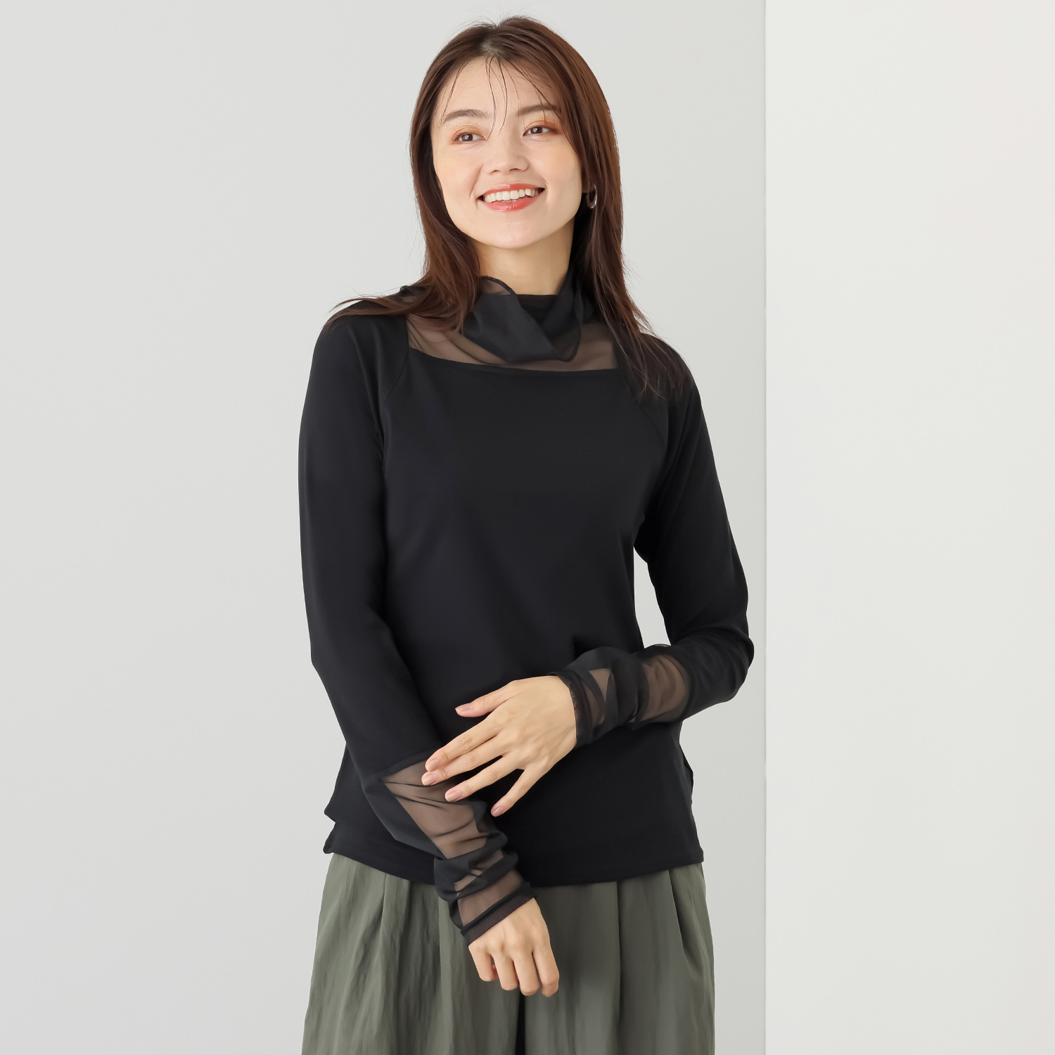 ウノ・ウノ・ドゥーエ シアー切替 タートルネック プルオーバー