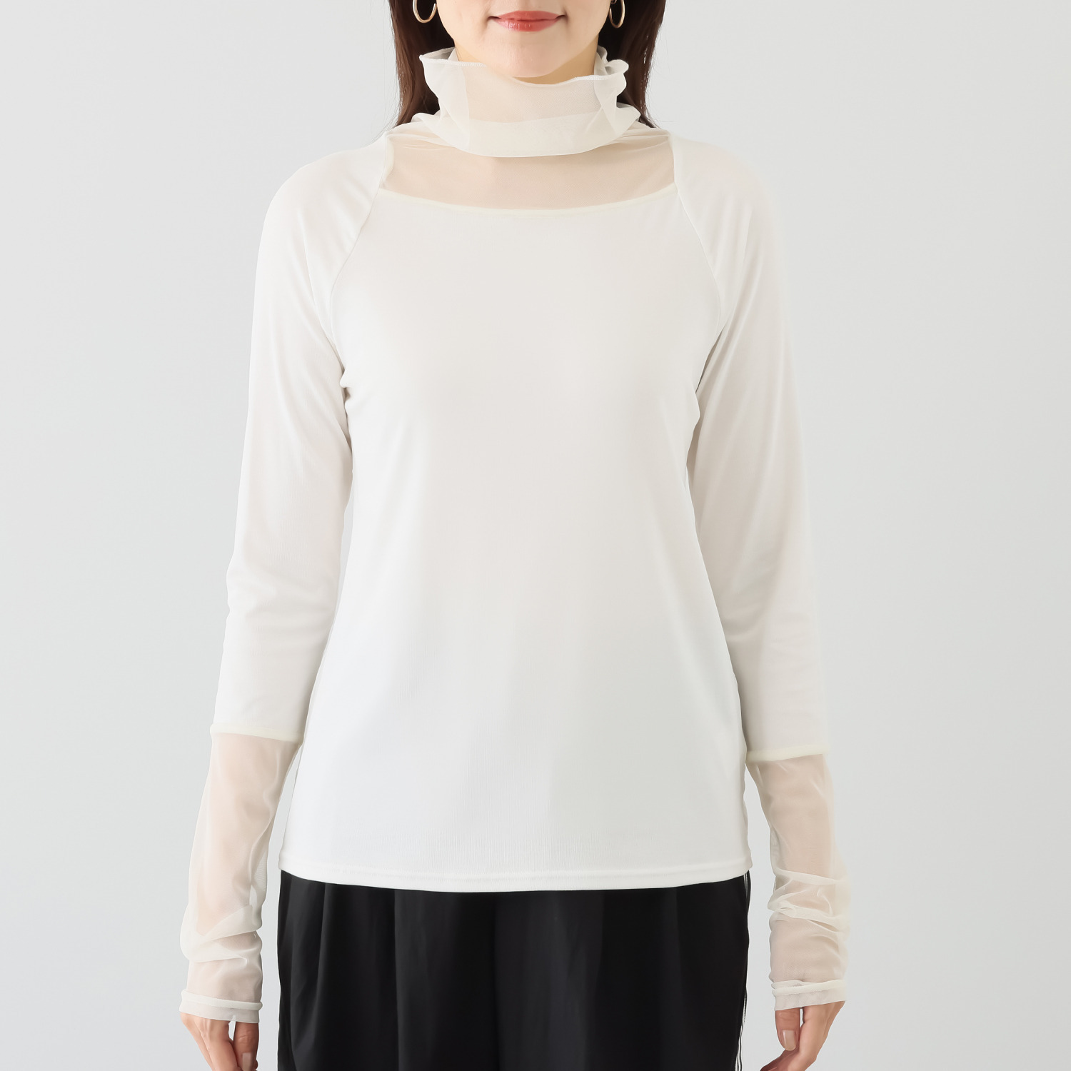 ウノ・ウノ・ドゥーエ シアー切替 タートルネック プルオーバー