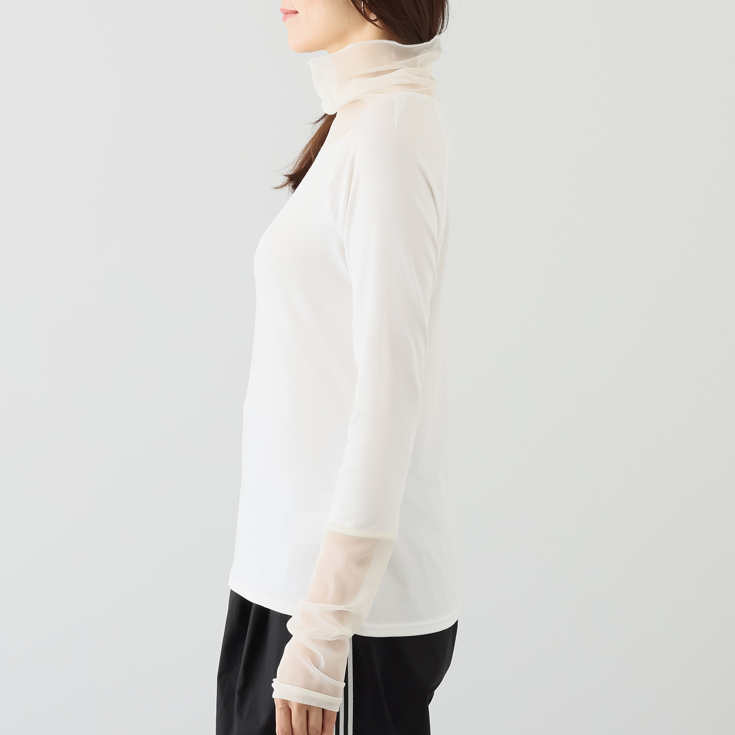 ウノ・ウノ・ドゥーエ シアー切替 タートルネック プルオーバー