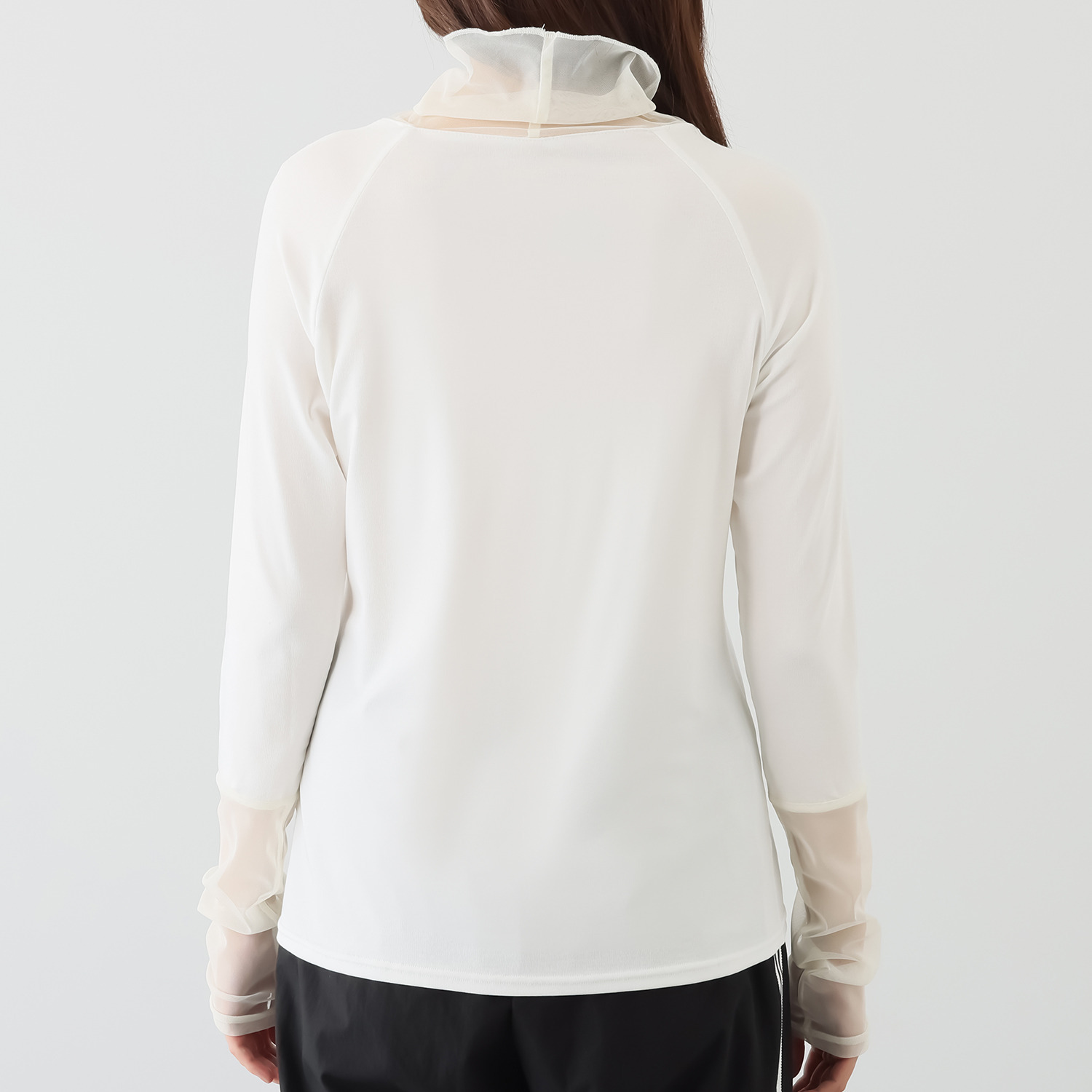 ウノ・ウノ・ドゥーエ シアー切替 タートルネック プルオーバー