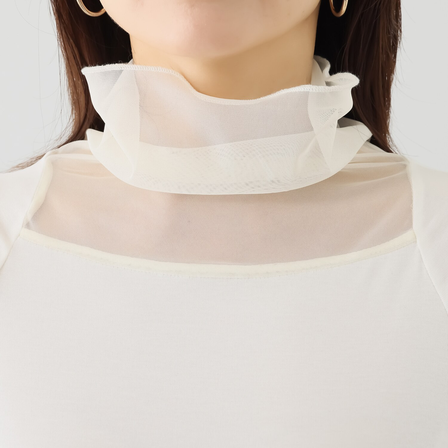 ウノ・ウノ・ドゥーエ シアー切替 タートルネック プルオーバー