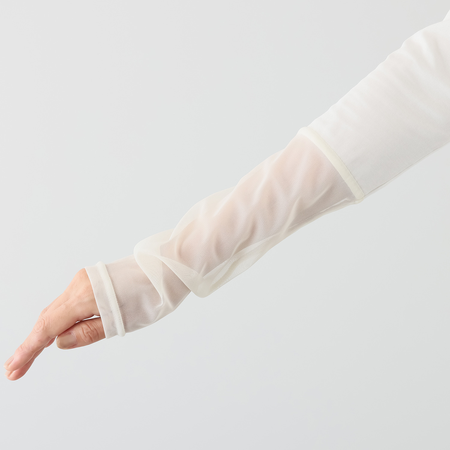 ウノ・ウノ・ドゥーエ シアー切替 タートルネック プルオーバー